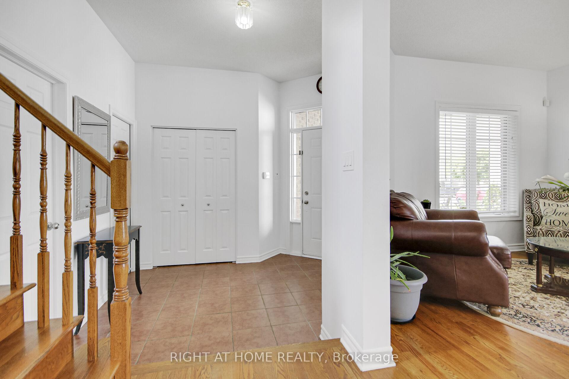Photo 4 of 915 Gosnell Terrace, Ottawa, Fallingbrook/Gardenway South — HOMEH