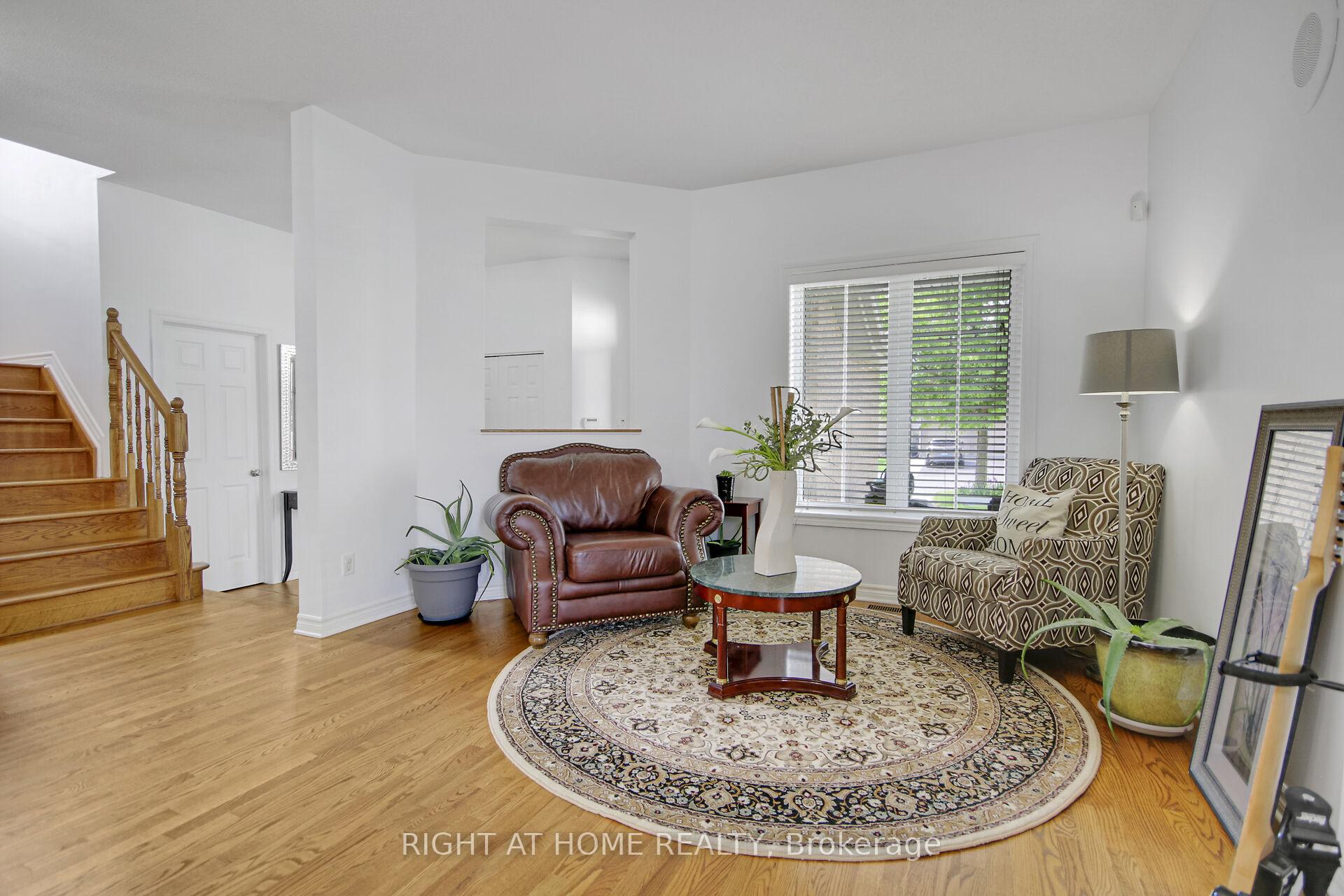 Photo 6 of 915 Gosnell Terrace, Ottawa, Fallingbrook/Gardenway South — HOMEH