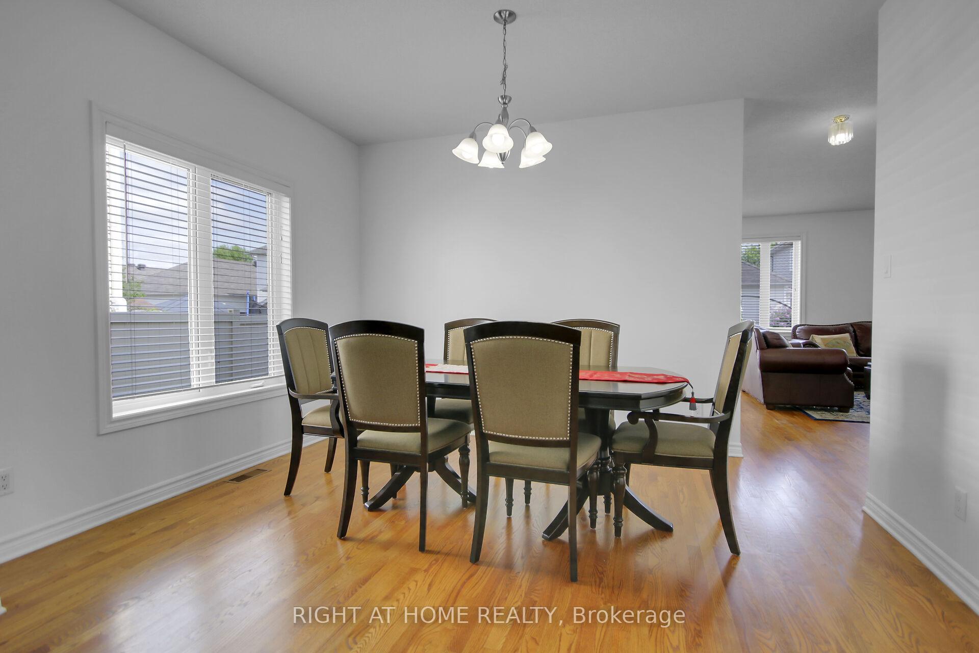 Photo 8 of 915 Gosnell Terrace, Ottawa, Fallingbrook/Gardenway South — HOMEH