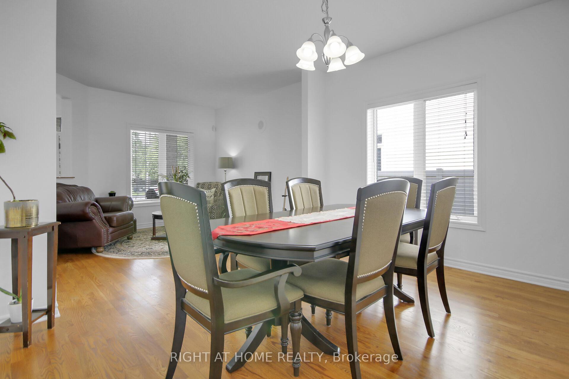 Photo 9 of 915 Gosnell Terrace, Ottawa, Fallingbrook/Gardenway South — HOMEH