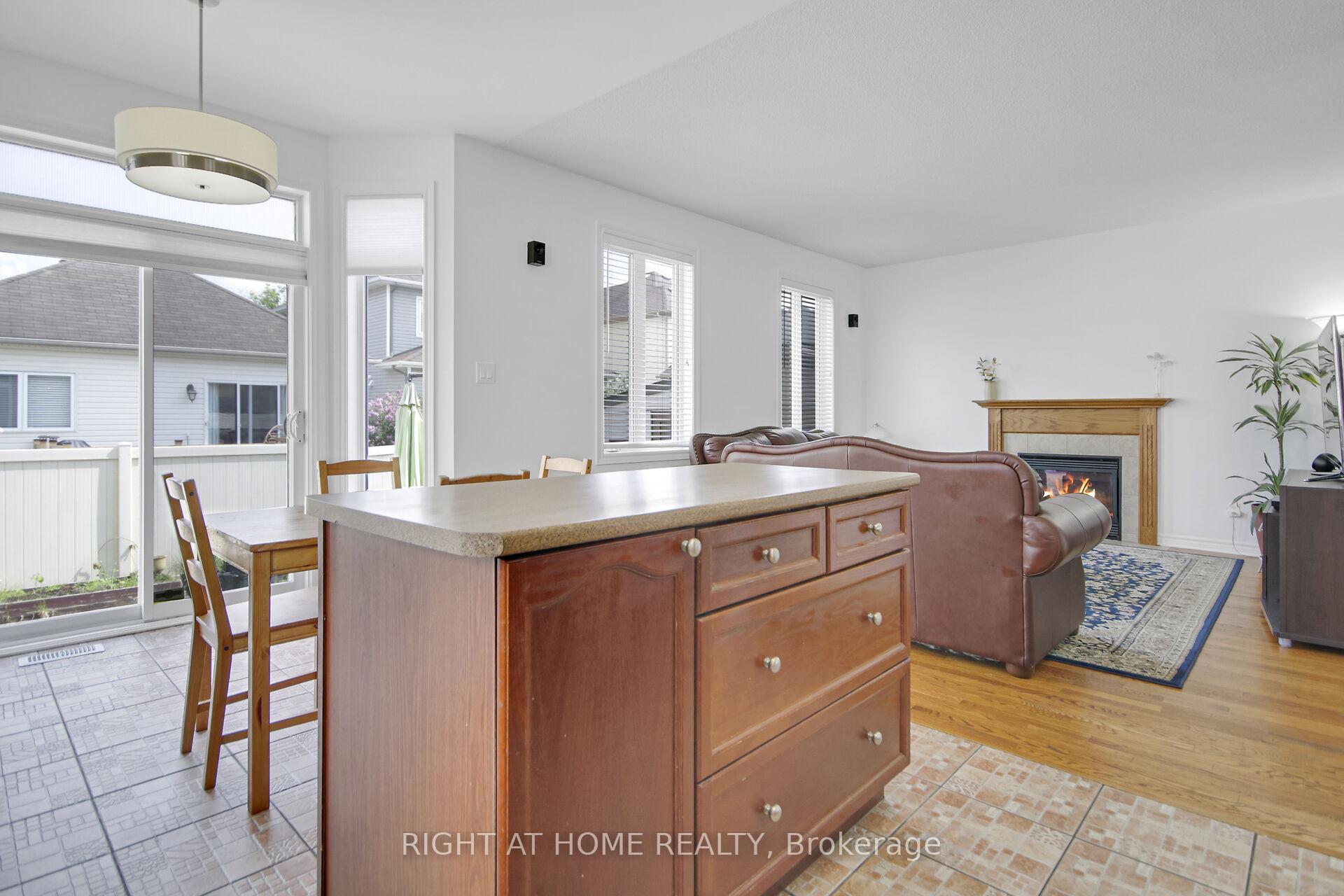Photo 12 of 915 Gosnell Terrace, Ottawa, Fallingbrook/Gardenway South — HOMEH
