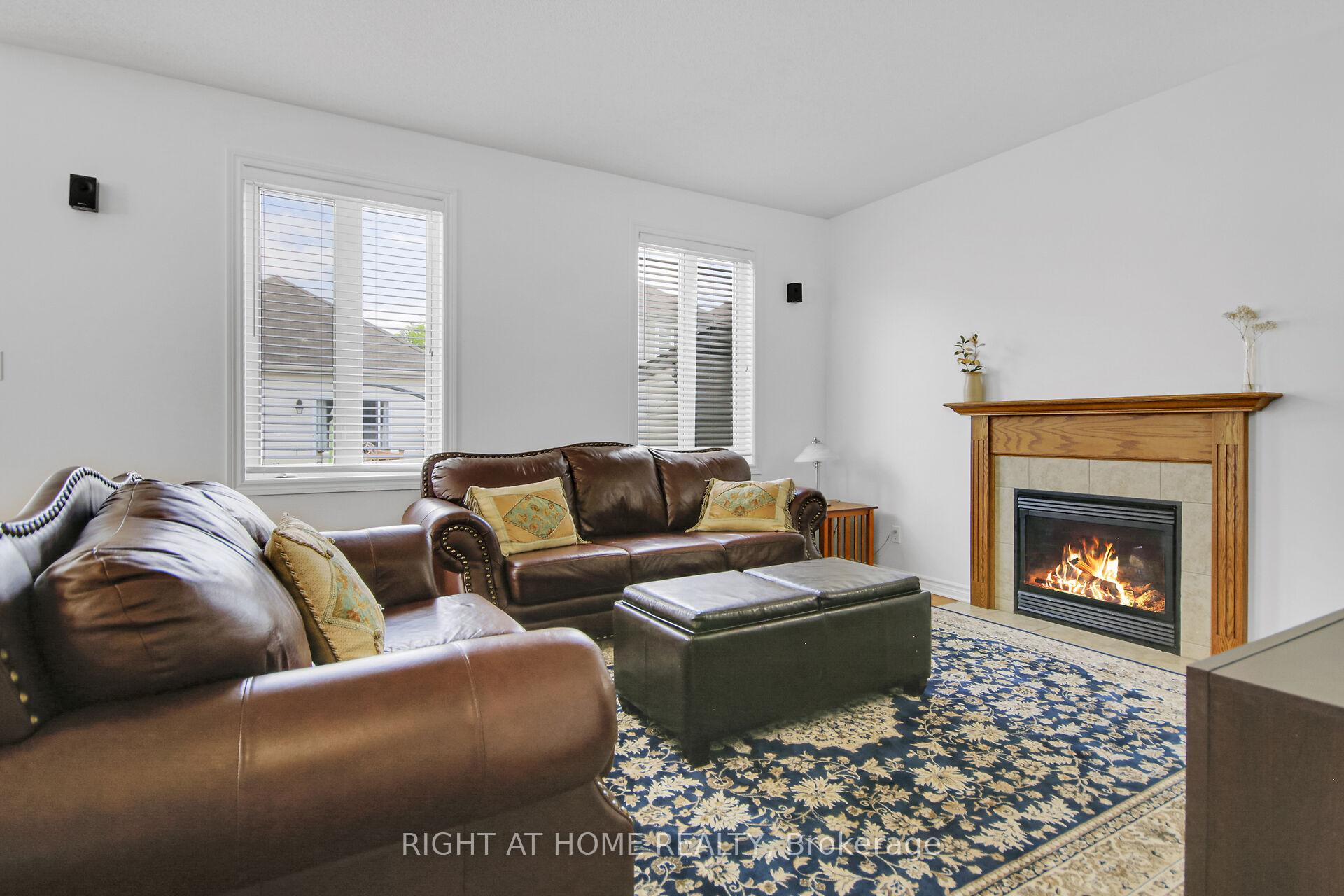 Photo 13 of 915 Gosnell Terrace, Ottawa, Fallingbrook/Gardenway South — HOMEH