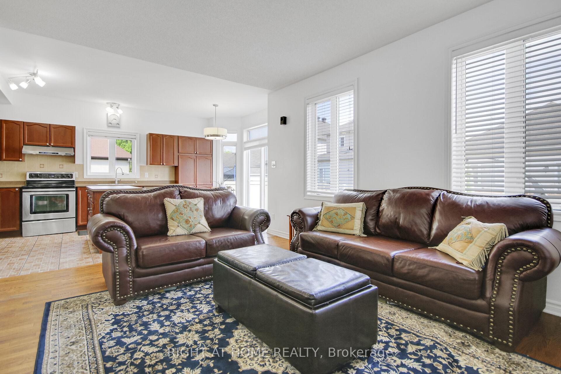 Photo 14 of 915 Gosnell Terrace, Ottawa, Fallingbrook/Gardenway South — HOMEH