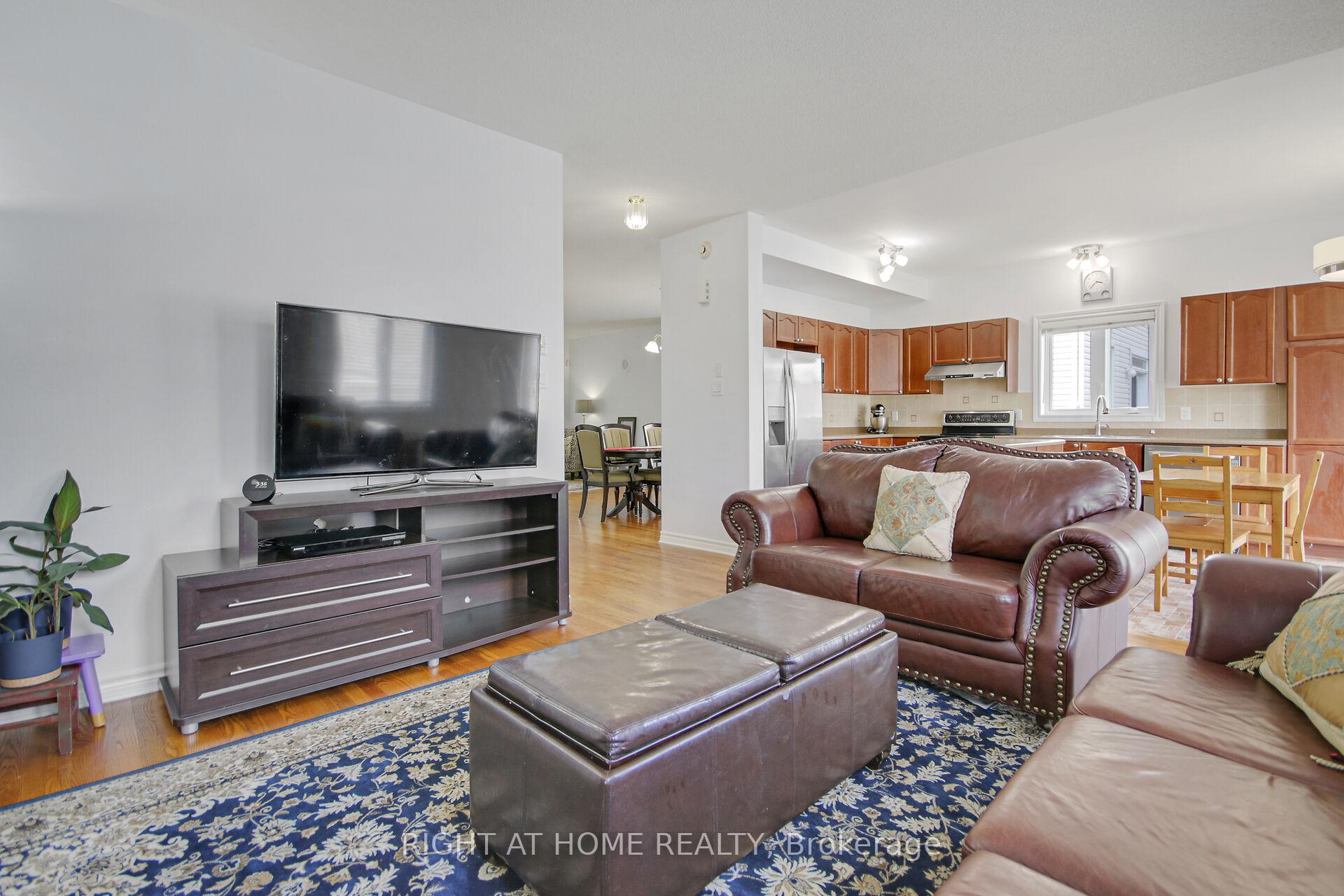 Photo 15 of 915 Gosnell Terrace, Ottawa, Fallingbrook/Gardenway South — HOMEH