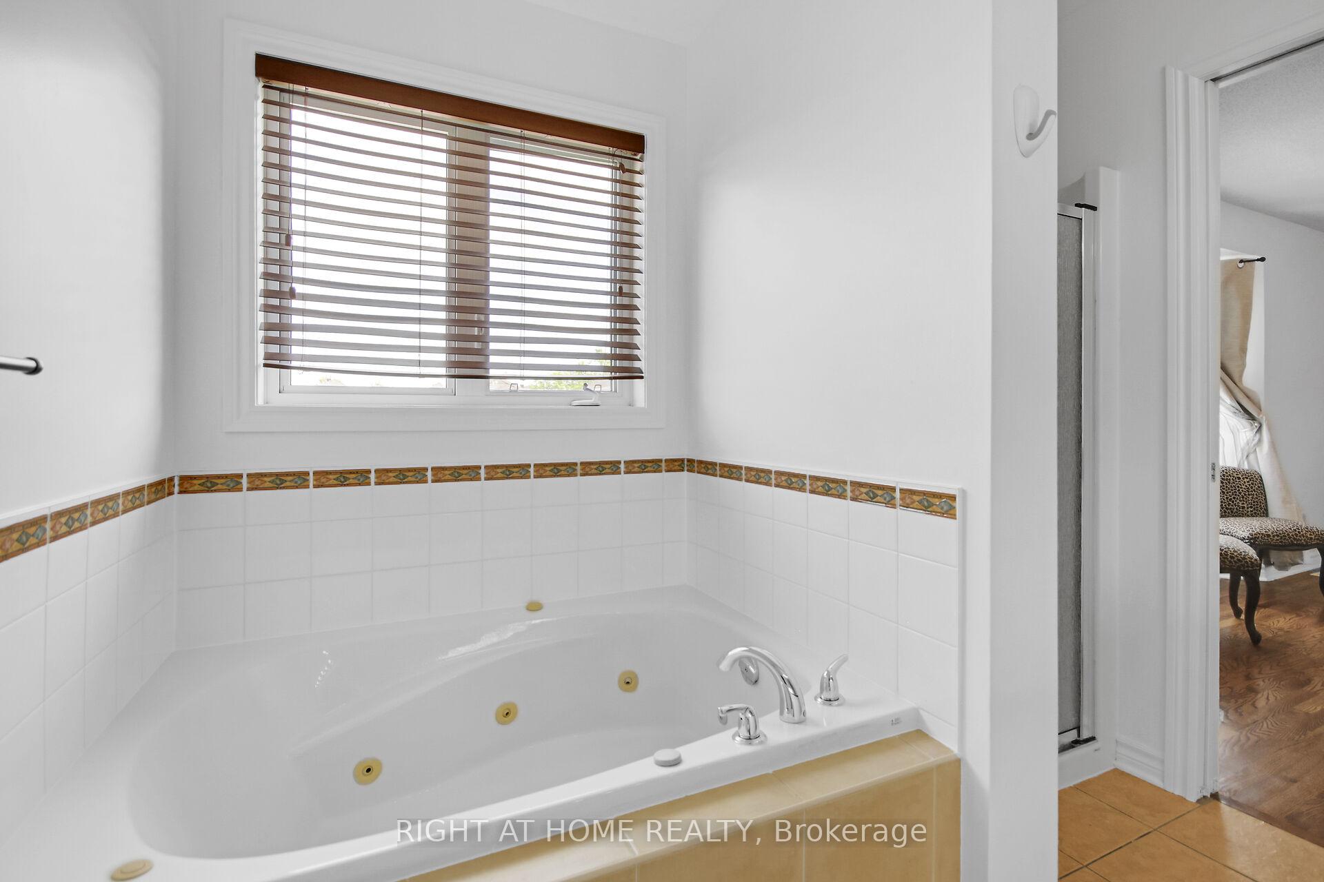 Photo 26 of 915 Gosnell Terrace, Ottawa, Fallingbrook/Gardenway South — HOMEH