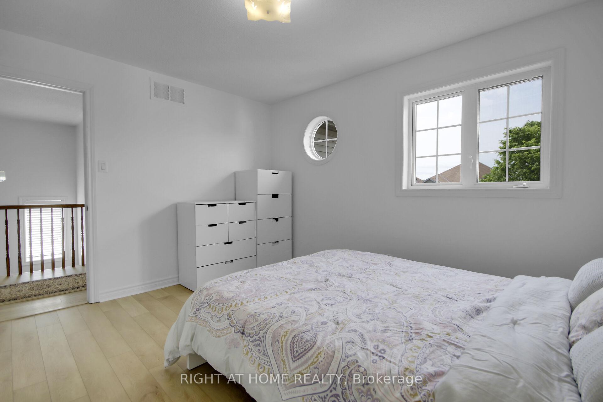 Photo 32 of 915 Gosnell Terrace, Ottawa, Fallingbrook/Gardenway South — HOMEH
