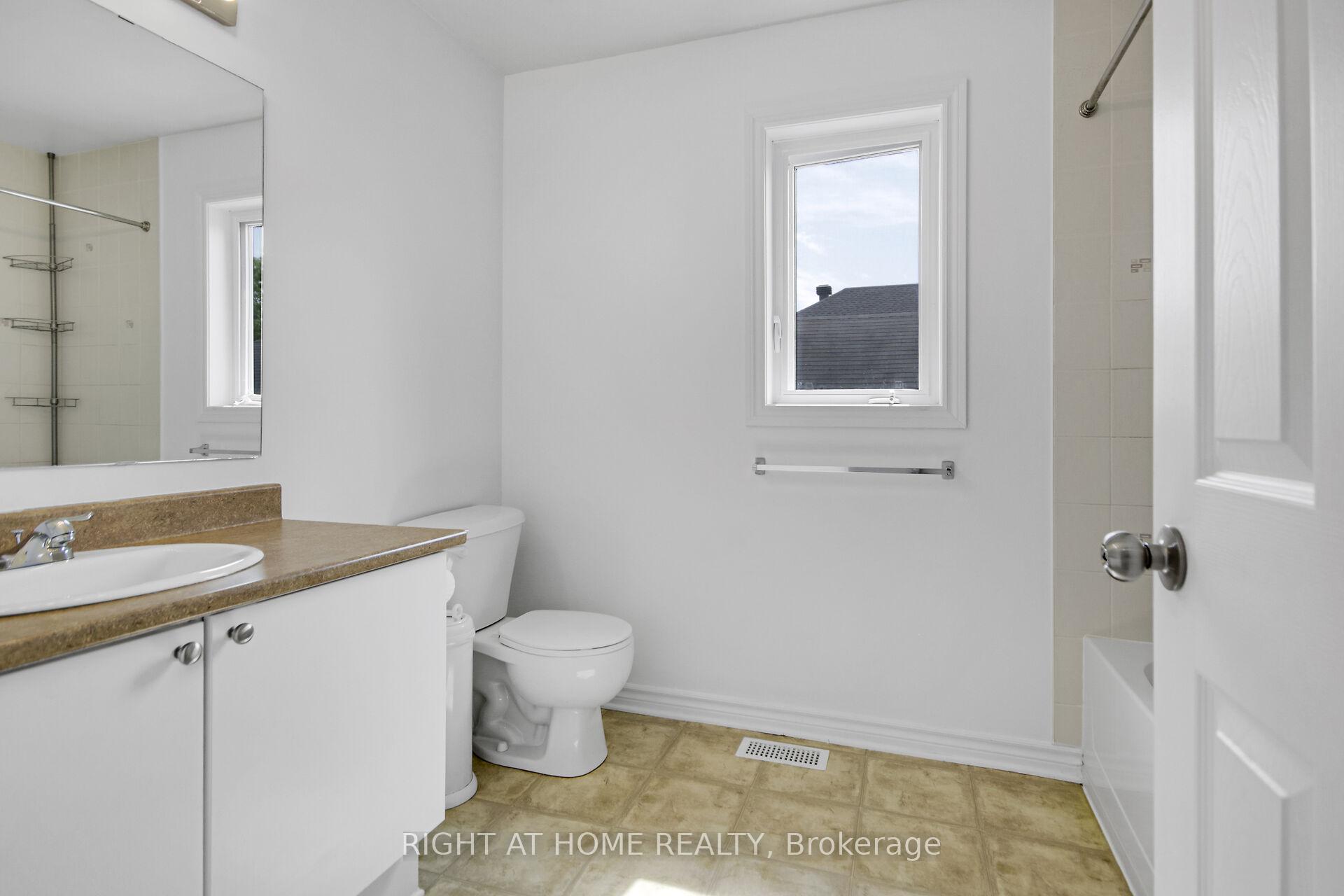 Photo 33 of 915 Gosnell Terrace, Ottawa, Fallingbrook/Gardenway South — HOMEH