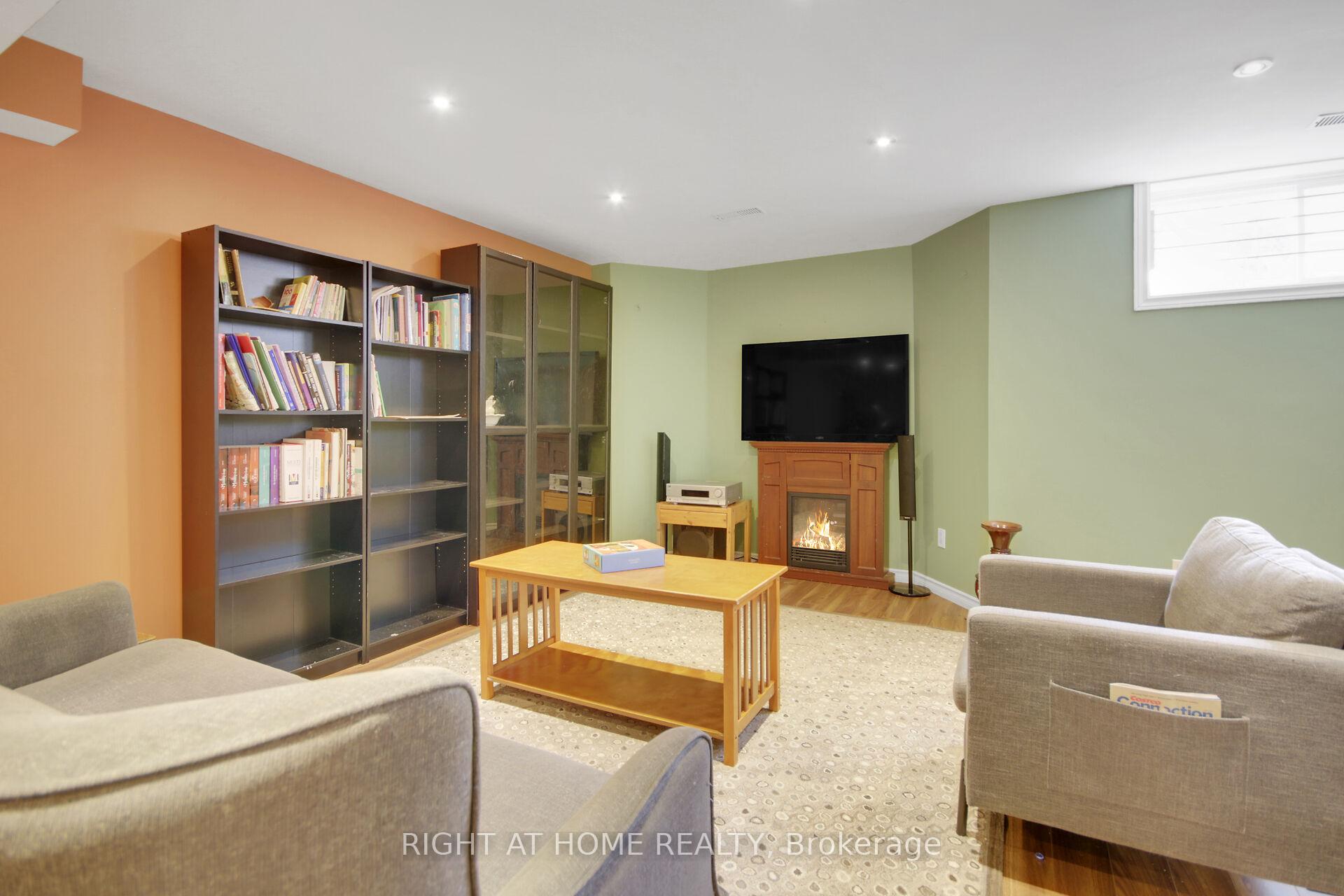 Photo 35 of 915 Gosnell Terrace, Ottawa, Fallingbrook/Gardenway South — HOMEH