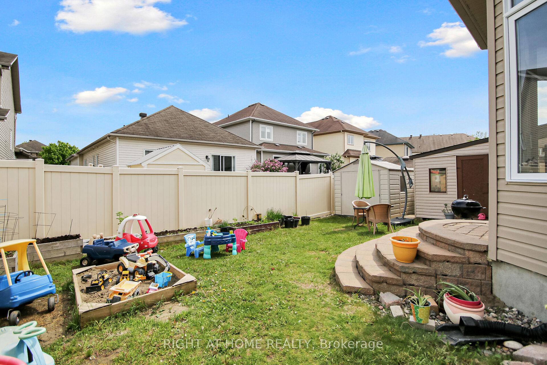 Photo 42 of 915 Gosnell Terrace, Ottawa, Fallingbrook/Gardenway South — HOMEH