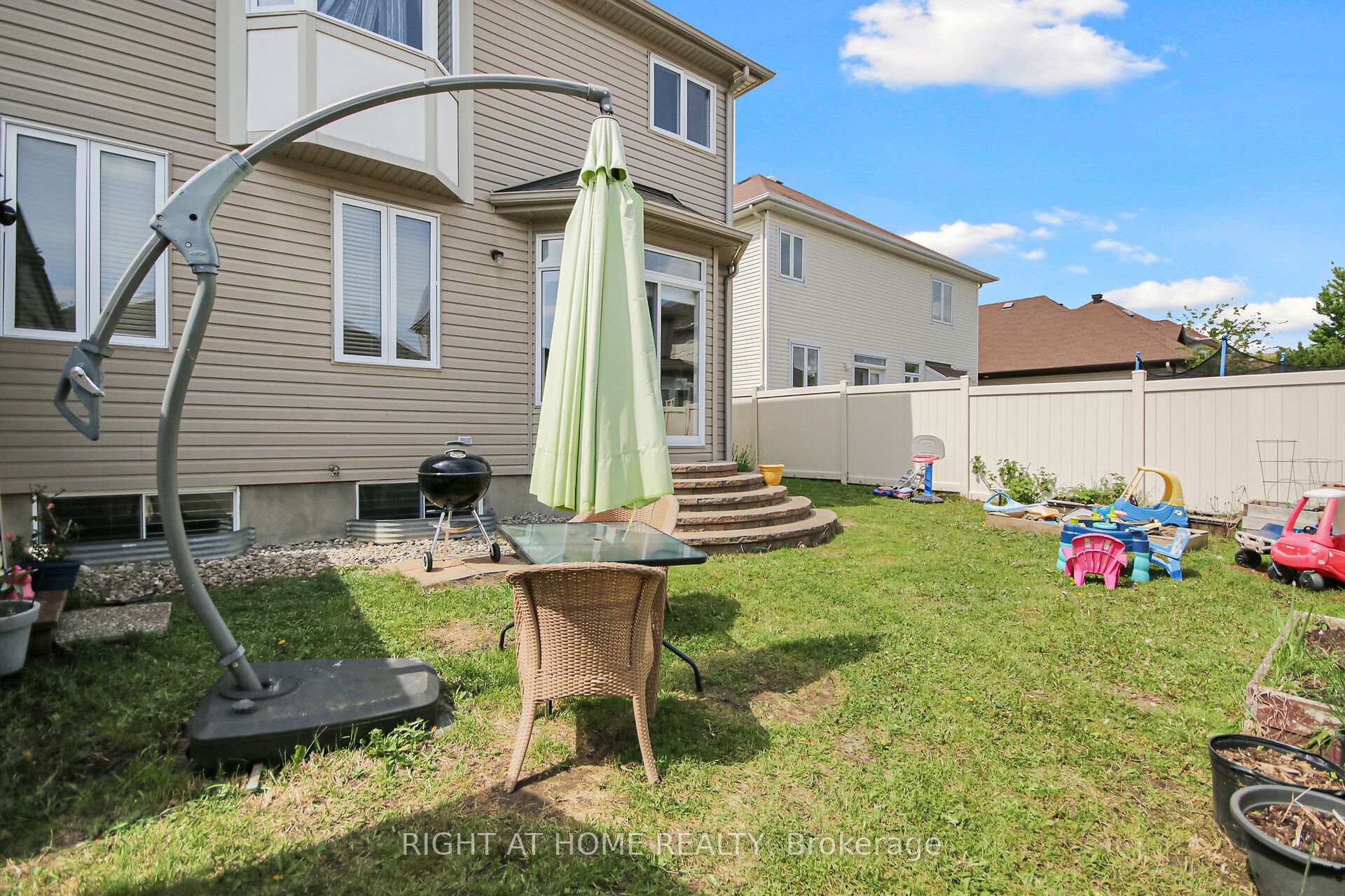 Photo 43 of 915 Gosnell Terrace, Ottawa, Fallingbrook/Gardenway South — HOMEH