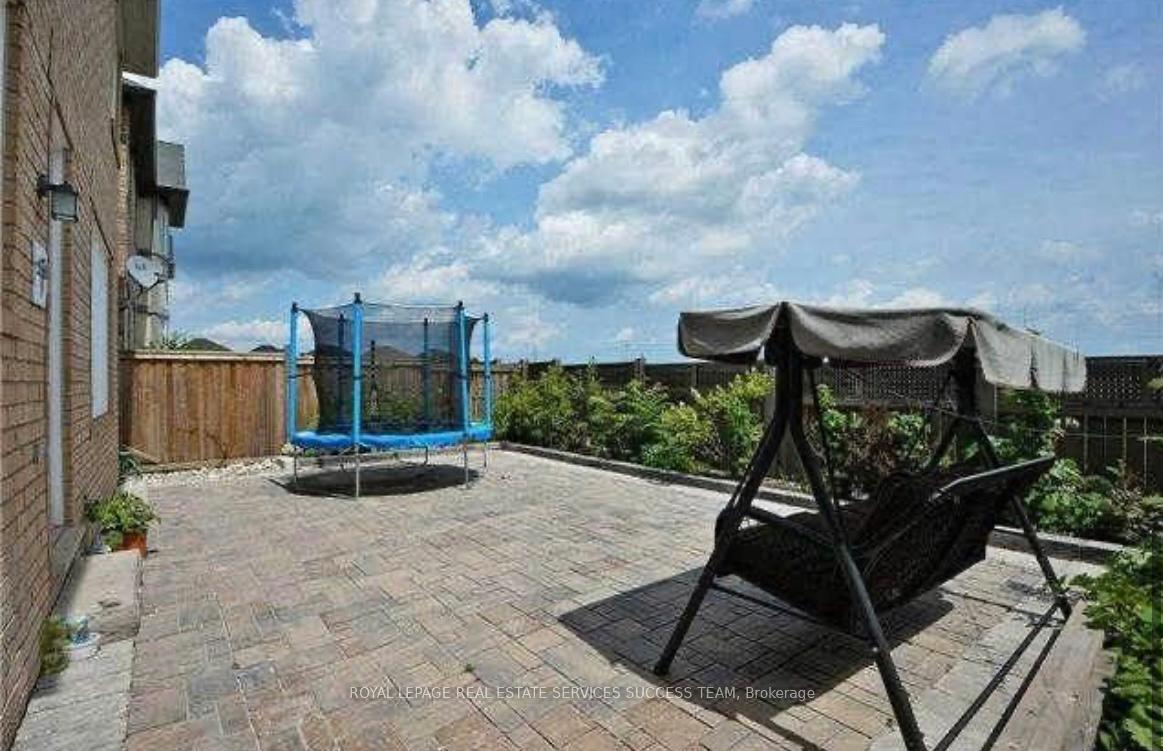 Photo 11 of 1045 Kelman Court, Milton, Coates — HOMEH