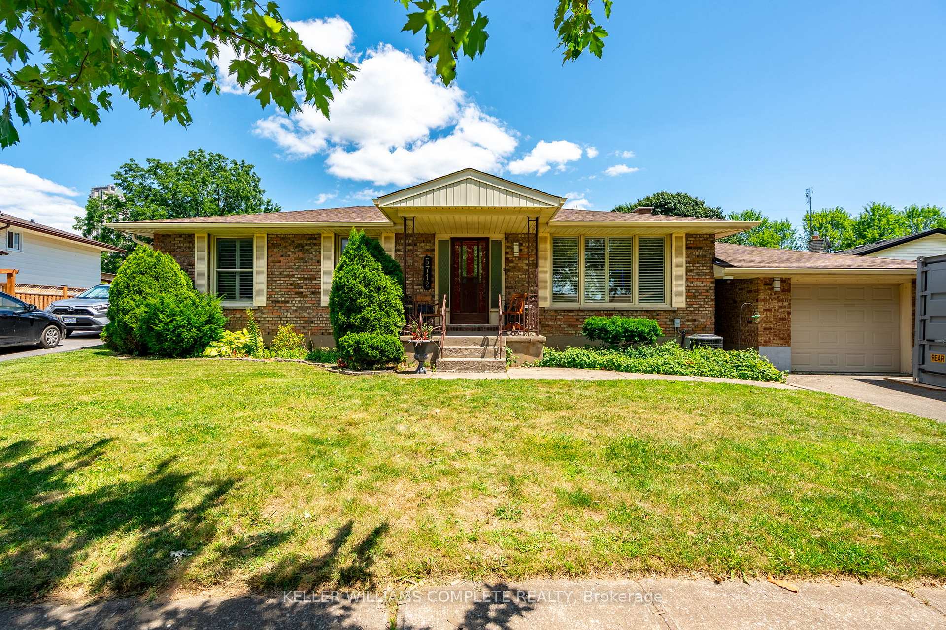 Front of 5712 Sunnylea Crescent