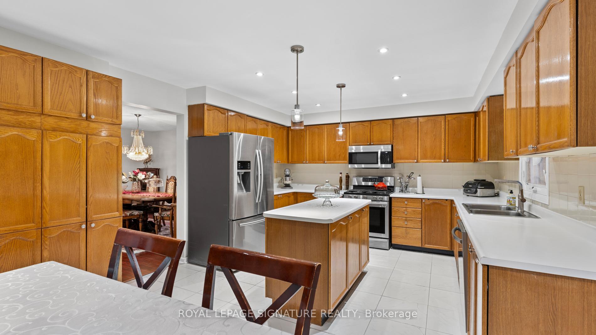 Photo 9 of 583 Foxwood Trail, Pickering, Amberlea — HOMEH