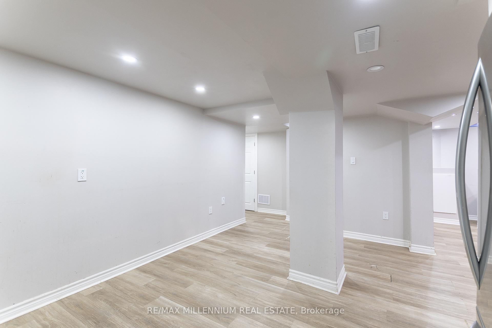 Photo 5 of Unit Lower, 309 Nairn Circle, Milton, Scott — HOMEH
