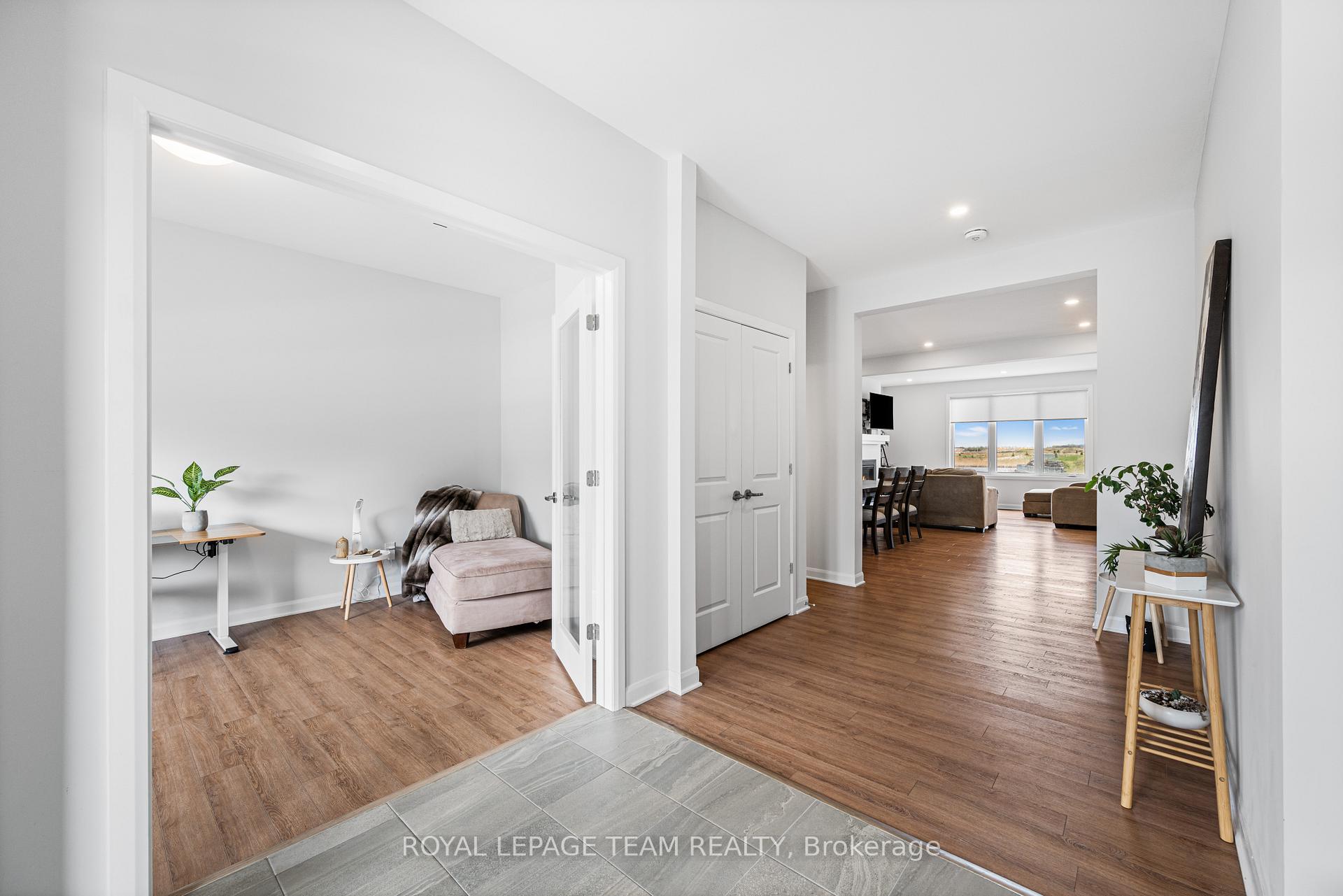 Photo 3 of 934 Lakeridge Drive, Ottawa, Avalon East — HOMEH