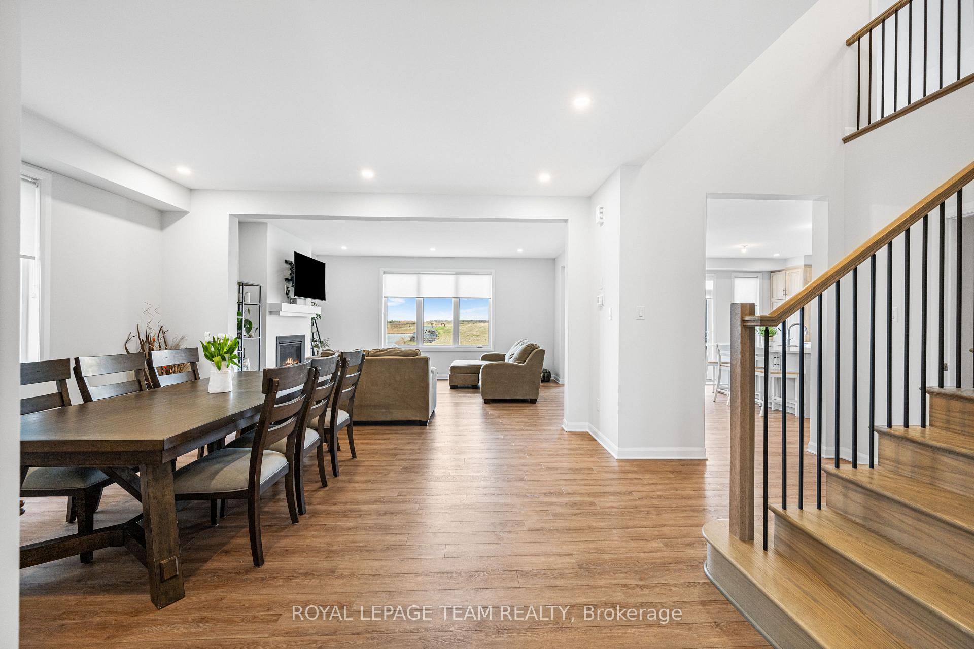 Photo 4 of 934 Lakeridge Drive, Ottawa, Avalon East — HOMEH