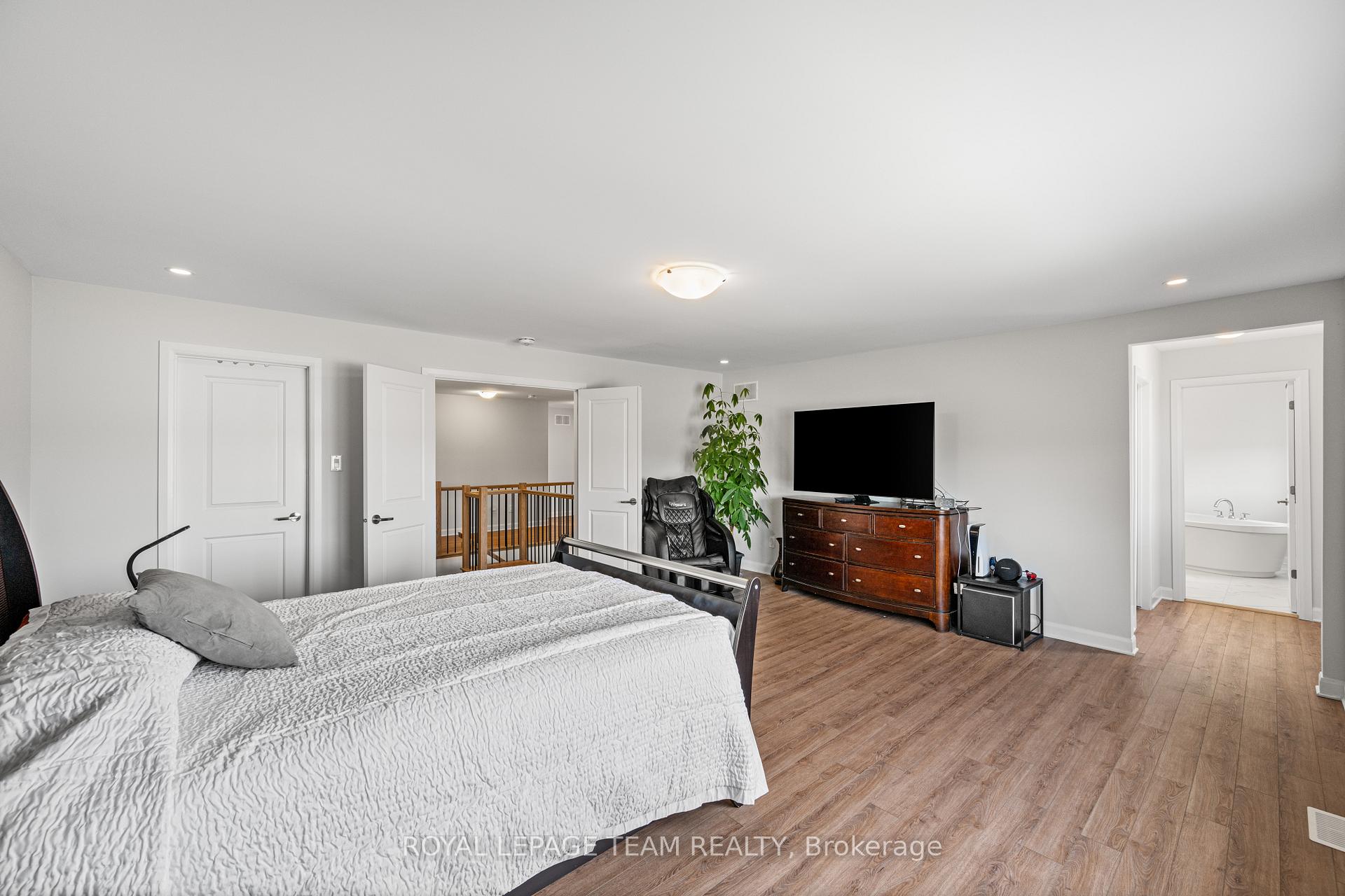 Photo 17 of 934 Lakeridge Drive, Ottawa, Avalon East — HOMEH