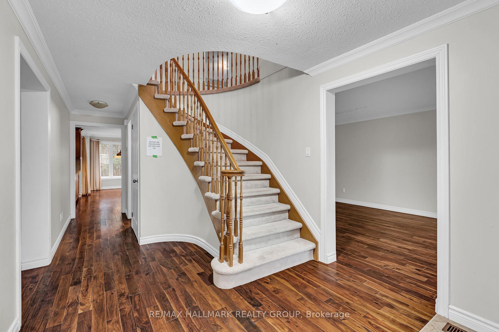 Photo 3 of 1660 Des Broussailles Terrace, Ottawa, Chapel Hill — HOMEH