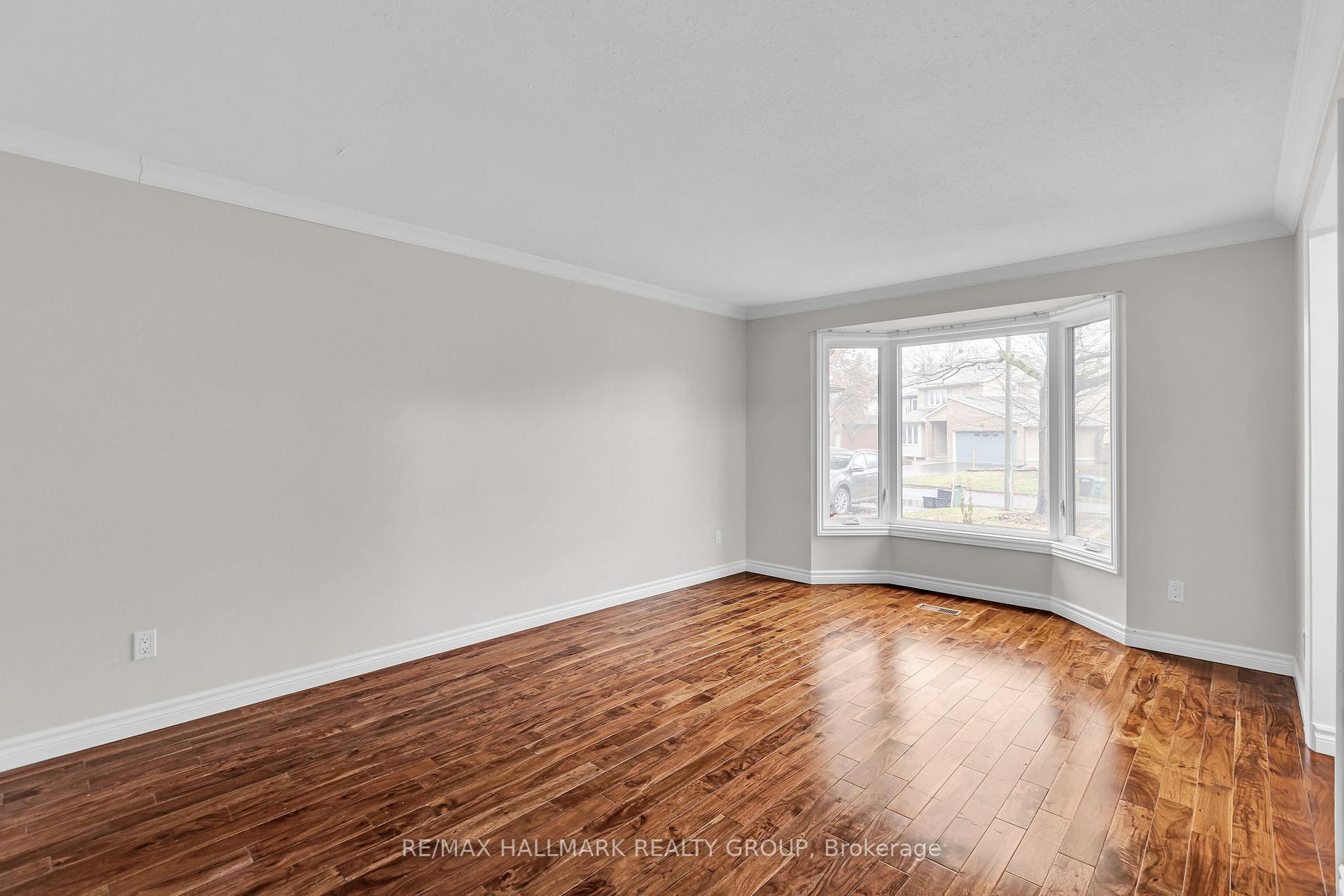 Photo 5 of 1660 Des Broussailles Terrace, Ottawa, Chapel Hill — HOMEH