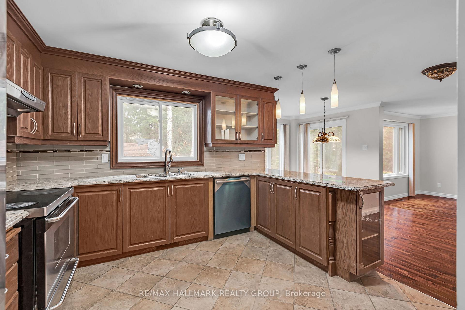 Photo 10 of 1660 Des Broussailles Terrace, Ottawa, Chapel Hill — HOMEH