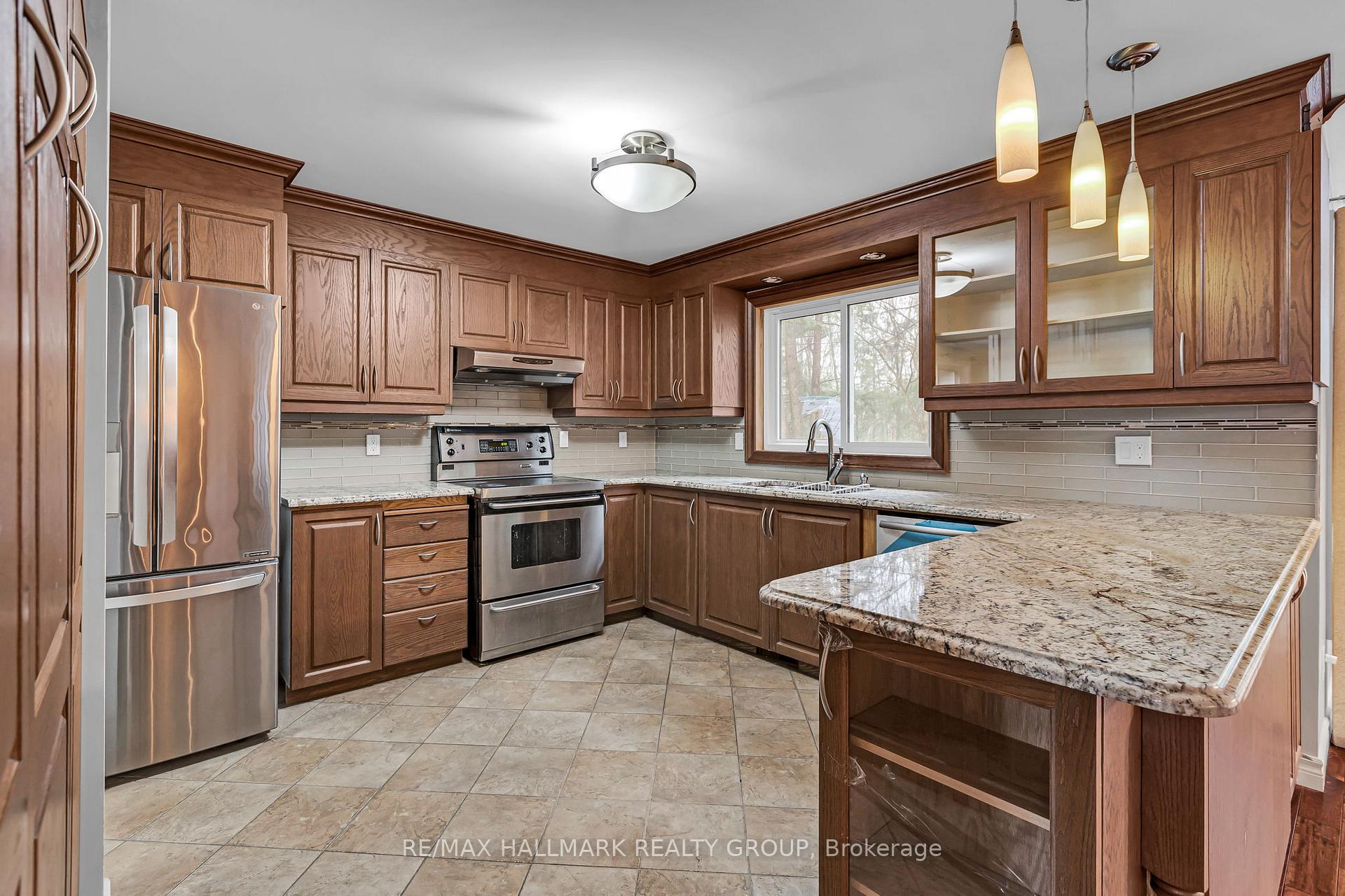 Photo 11 of 1660 Des Broussailles Terrace, Ottawa, Chapel Hill — HOMEH