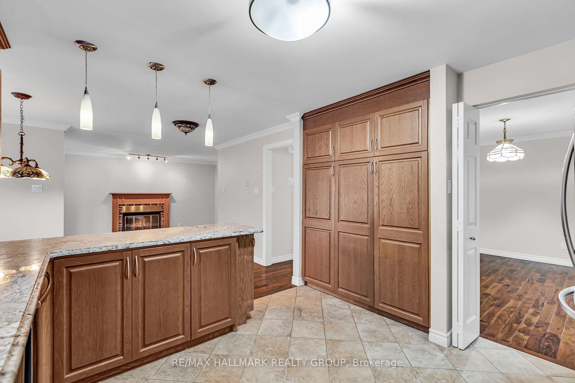Photo 13 of 1660 Des Broussailles Terrace, Ottawa, Chapel Hill — HOMEH