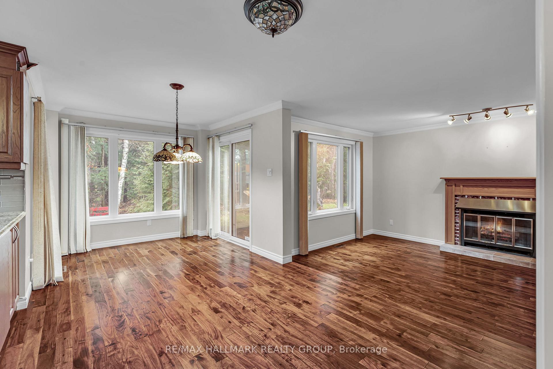 Photo 14 of 1660 Des Broussailles Terrace, Ottawa, Chapel Hill — HOMEH
