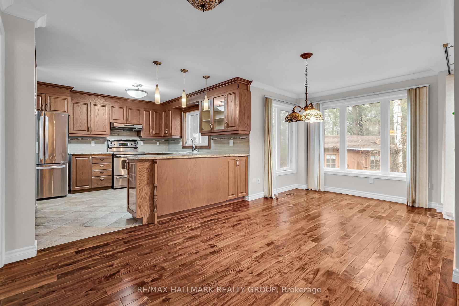 Photo 15 of 1660 Des Broussailles Terrace, Ottawa, Chapel Hill — HOMEH