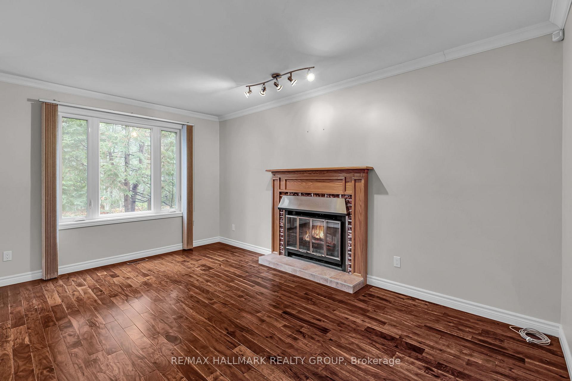 Photo 17 of 1660 Des Broussailles Terrace, Ottawa, Chapel Hill — HOMEH