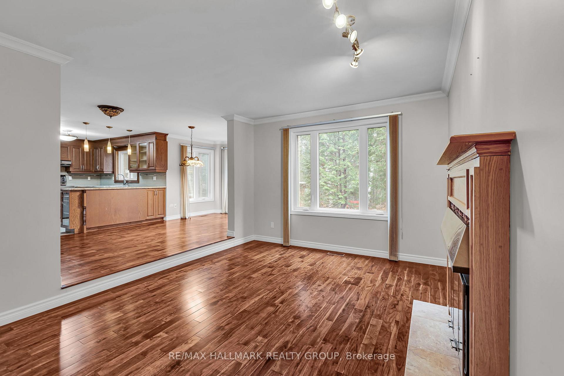 Photo 18 of 1660 Des Broussailles Terrace, Ottawa, Chapel Hill — HOMEH