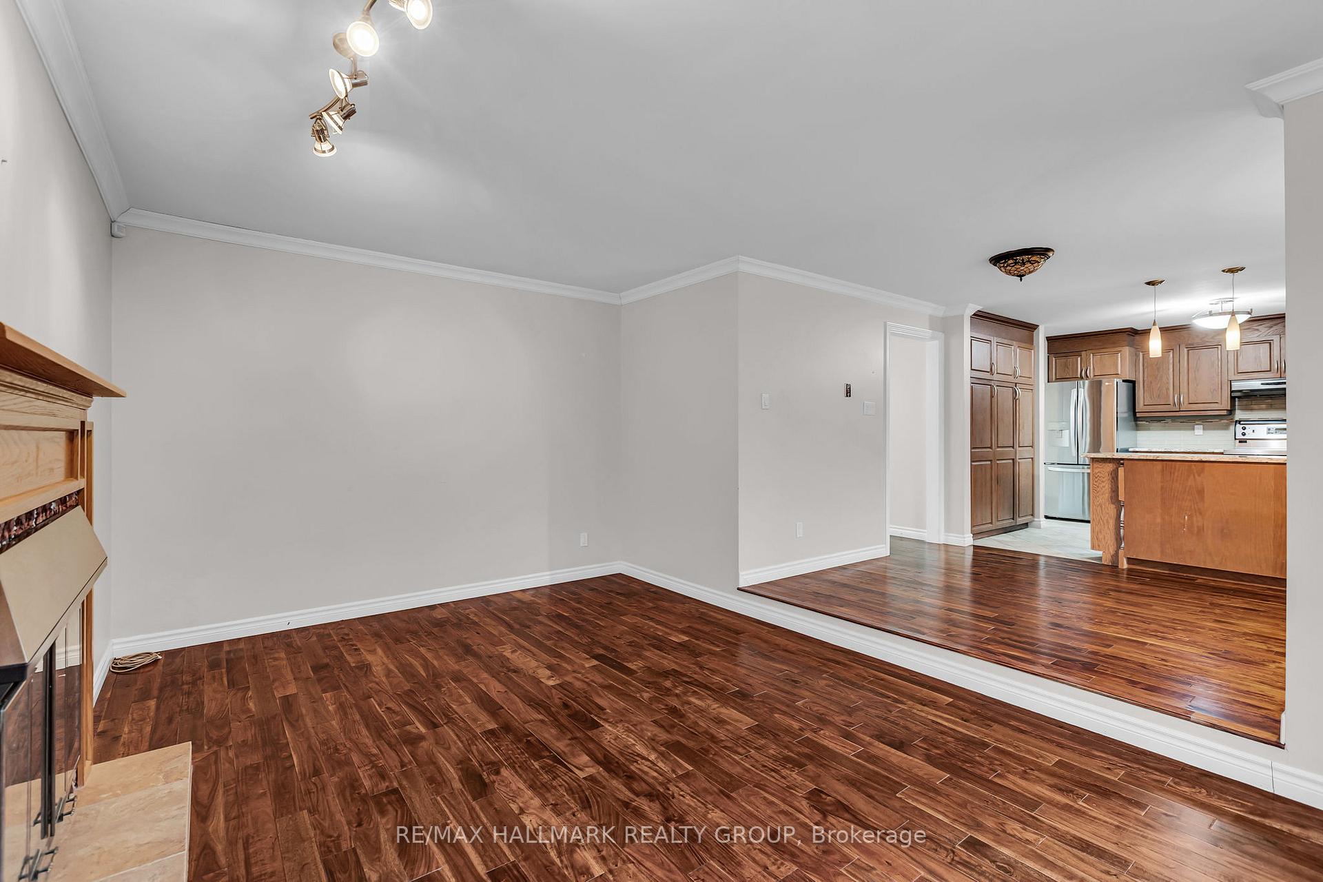 Photo 19 of 1660 Des Broussailles Terrace, Ottawa, Chapel Hill — HOMEH