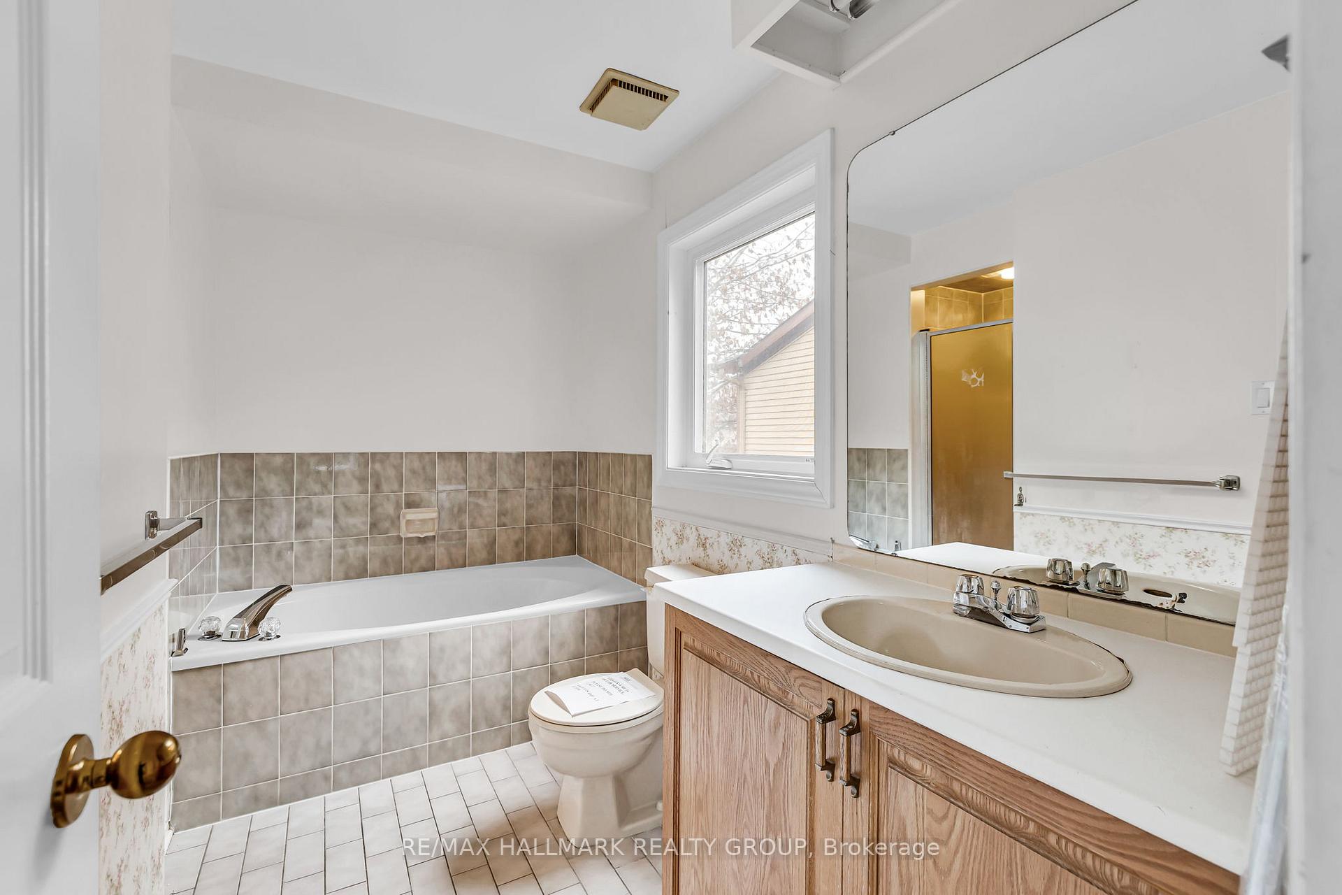 Photo 27 of 1660 Des Broussailles Terrace, Ottawa, Chapel Hill — HOMEH