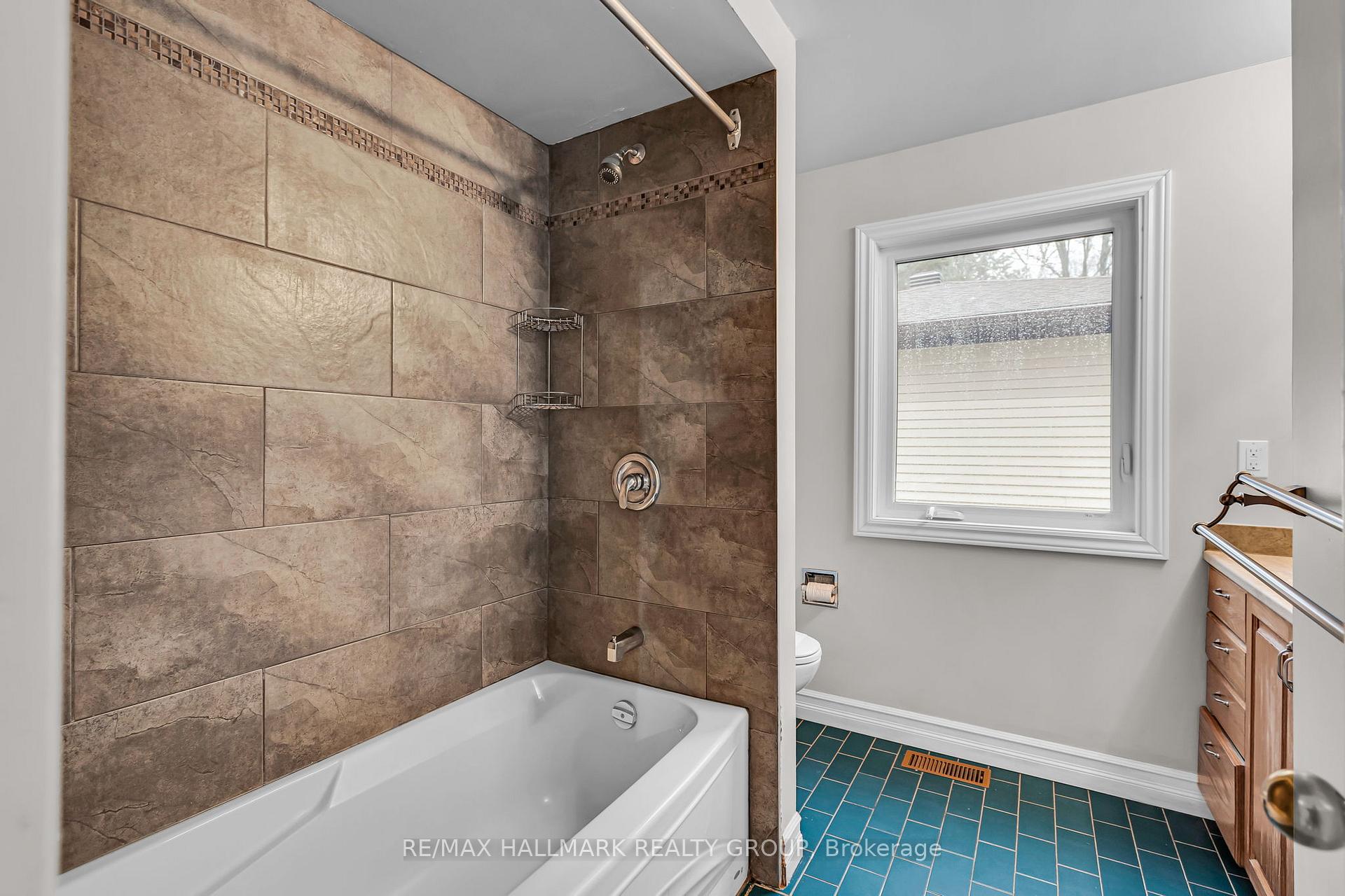 Photo 32 of 1660 Des Broussailles Terrace, Ottawa, Chapel Hill — HOMEH