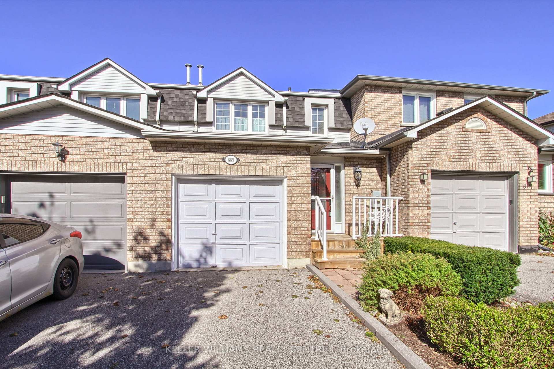 Photo 3 of 889 Clancey Crescent, Newmarket, Gorham-College Manor — HOMEH