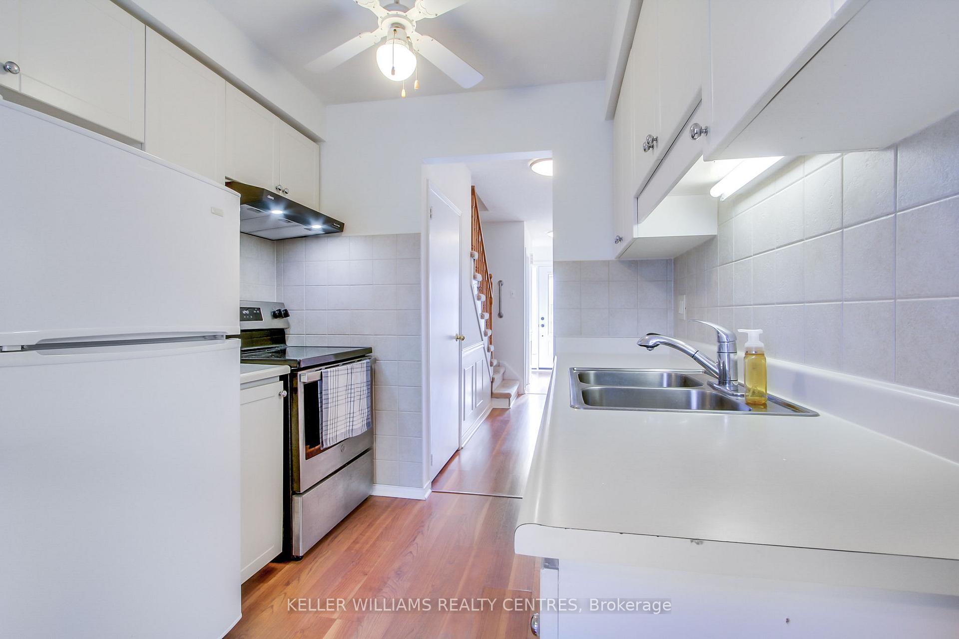 Photo 10 of 889 Clancey Crescent, Newmarket, Gorham-College Manor — HOMEH