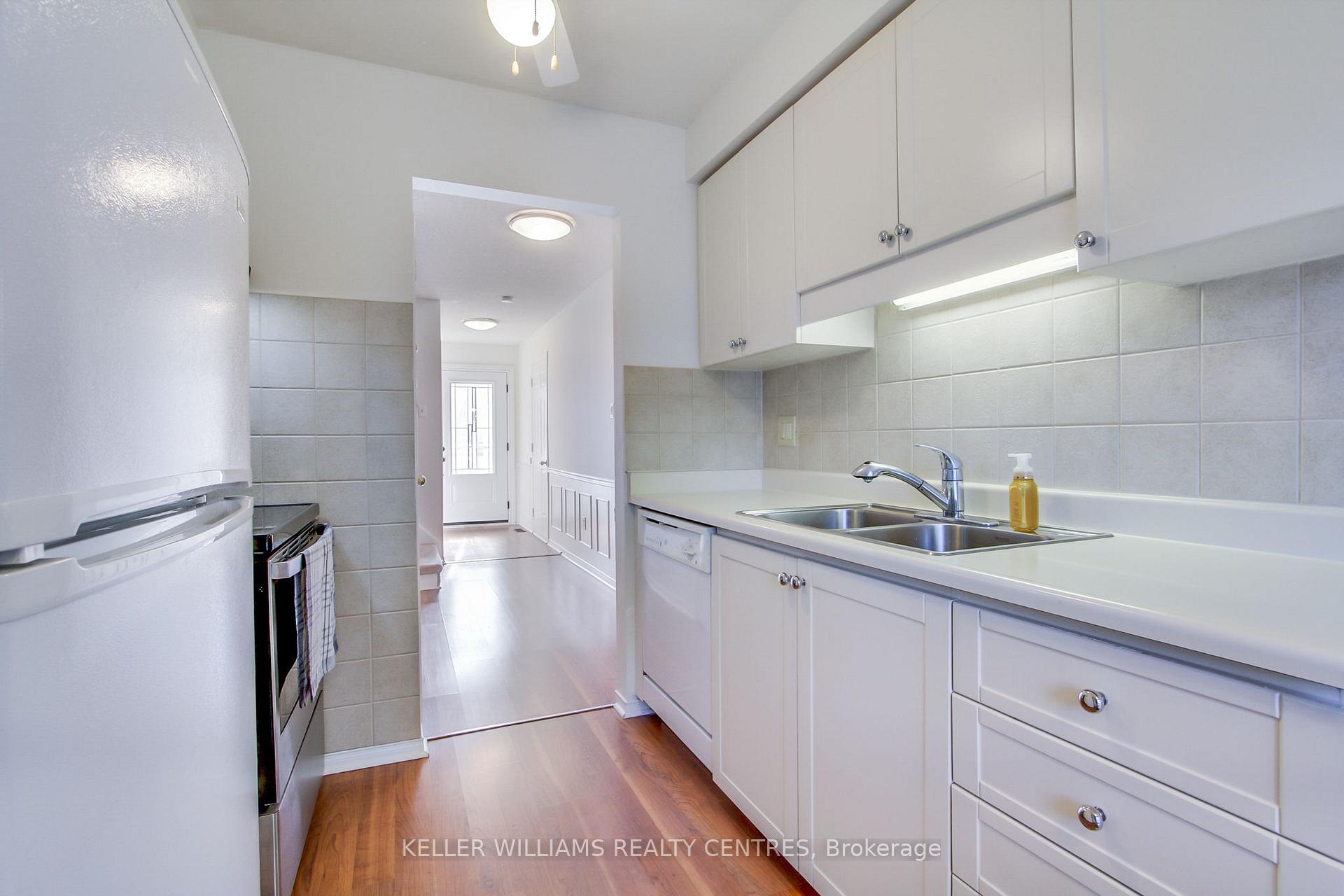 Photo 11 of 889 Clancey Crescent, Newmarket, Gorham-College Manor — HOMEH