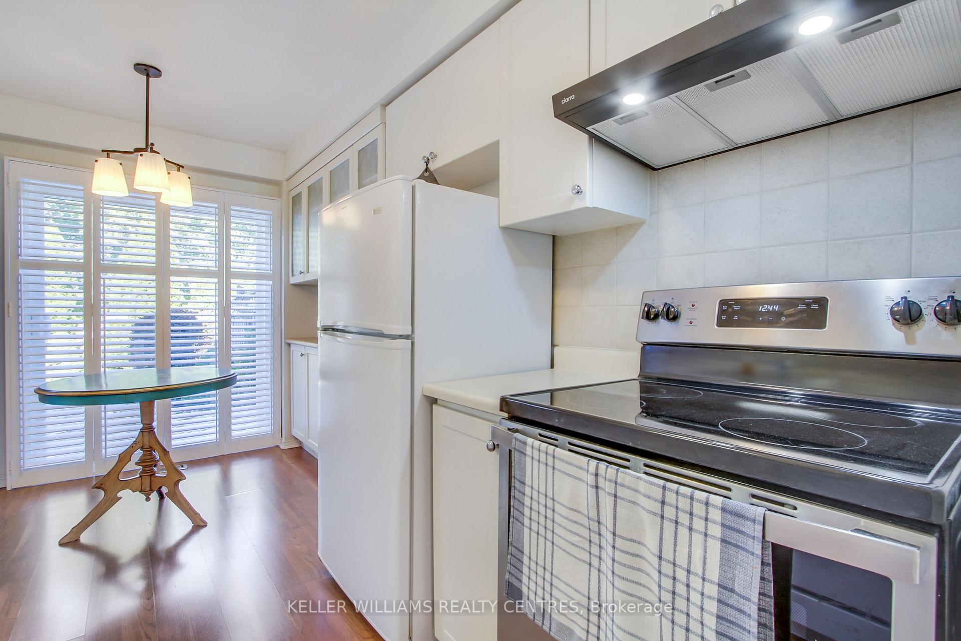 Photo 12 of 889 Clancey Crescent, Newmarket, Gorham-College Manor — HOMEH