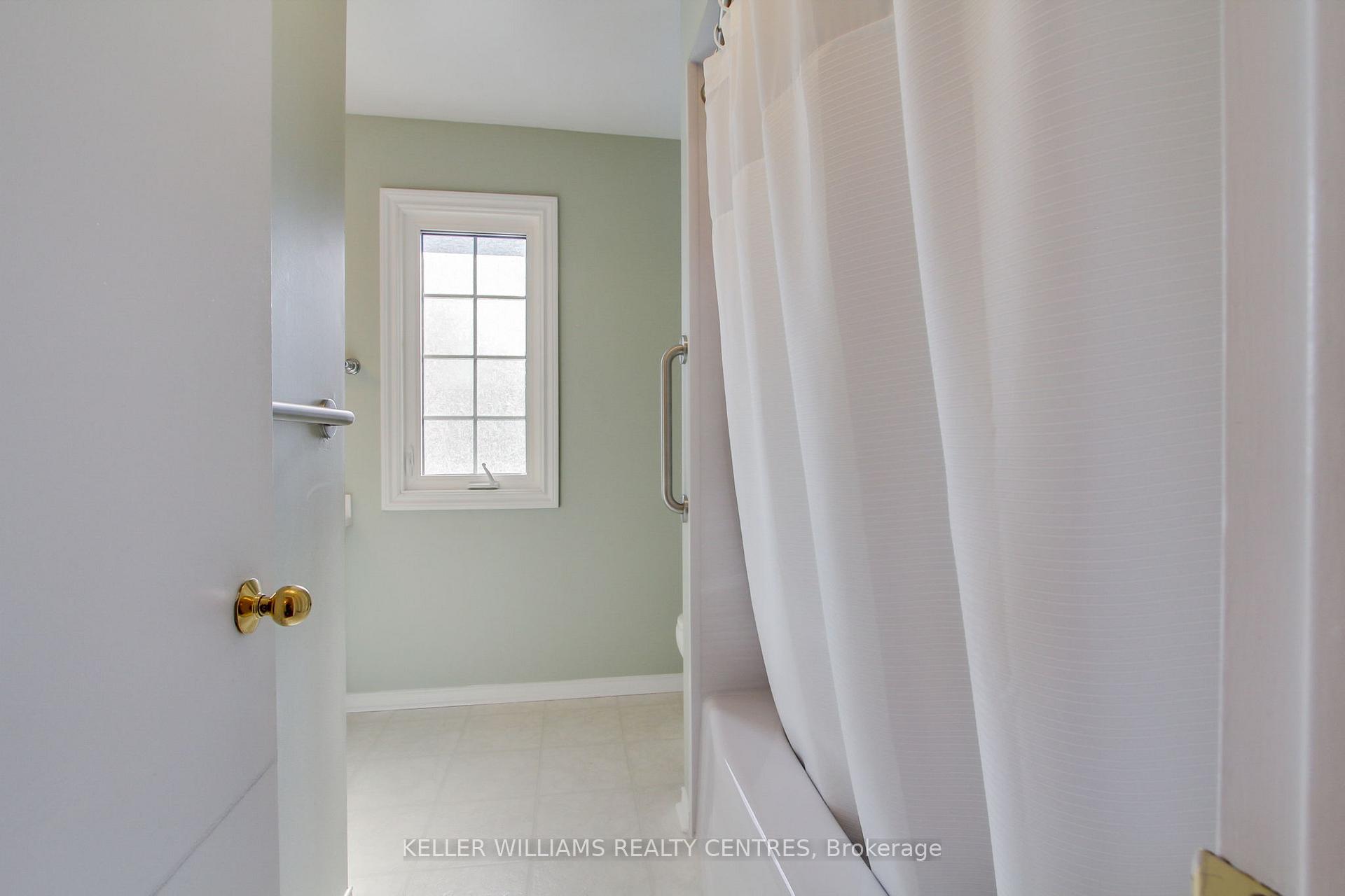 Photo 25 of 889 Clancey Crescent, Newmarket, Gorham-College Manor — HOMEH