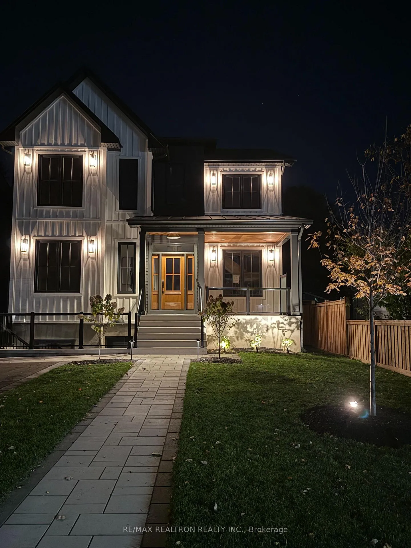 Photo 3 of 667 Pleasant Street, Pickering, Bay Ridges — HOMEH