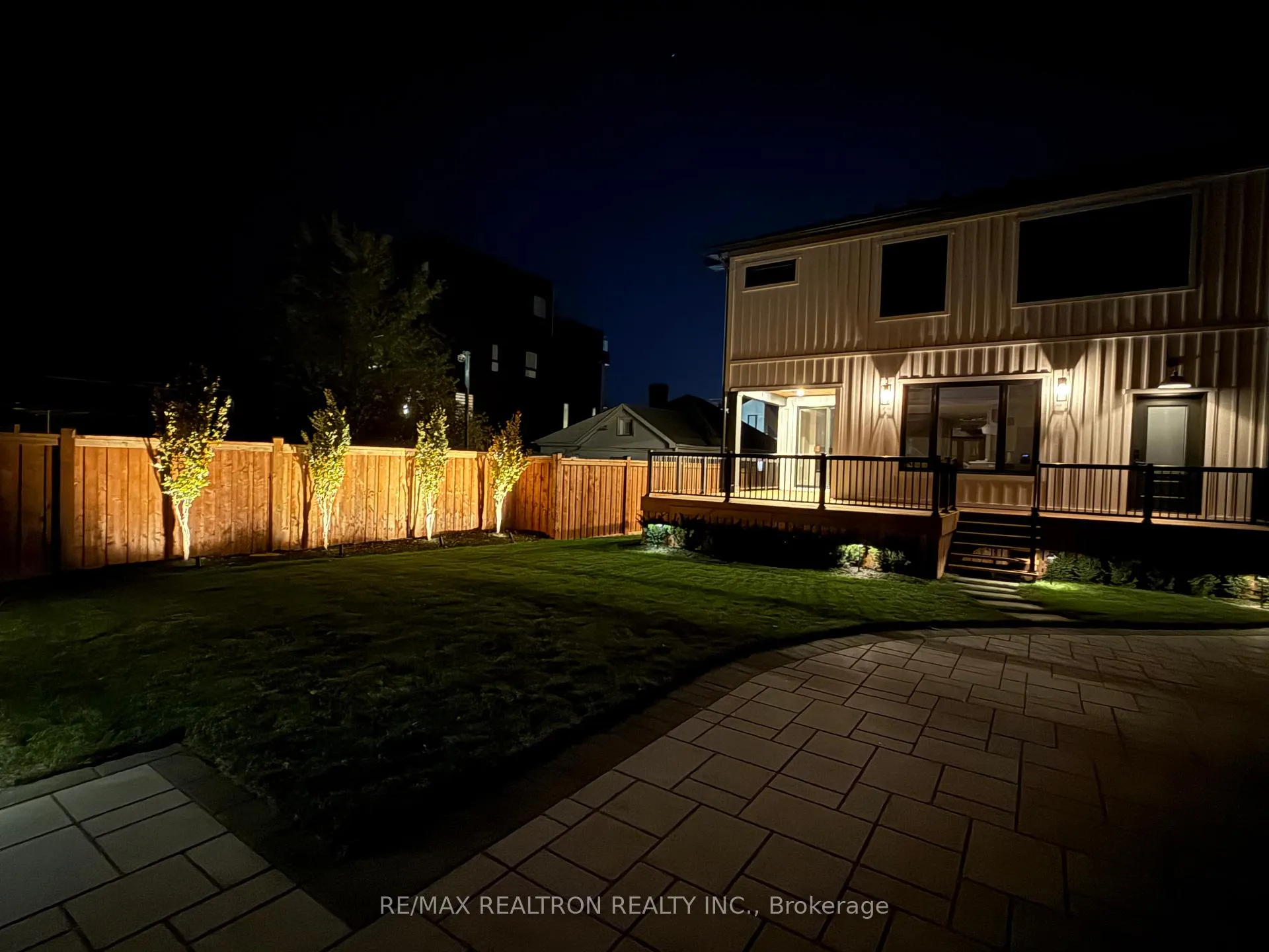 Photo 4 of 667 Pleasant Street, Pickering, Bay Ridges — HOMEH