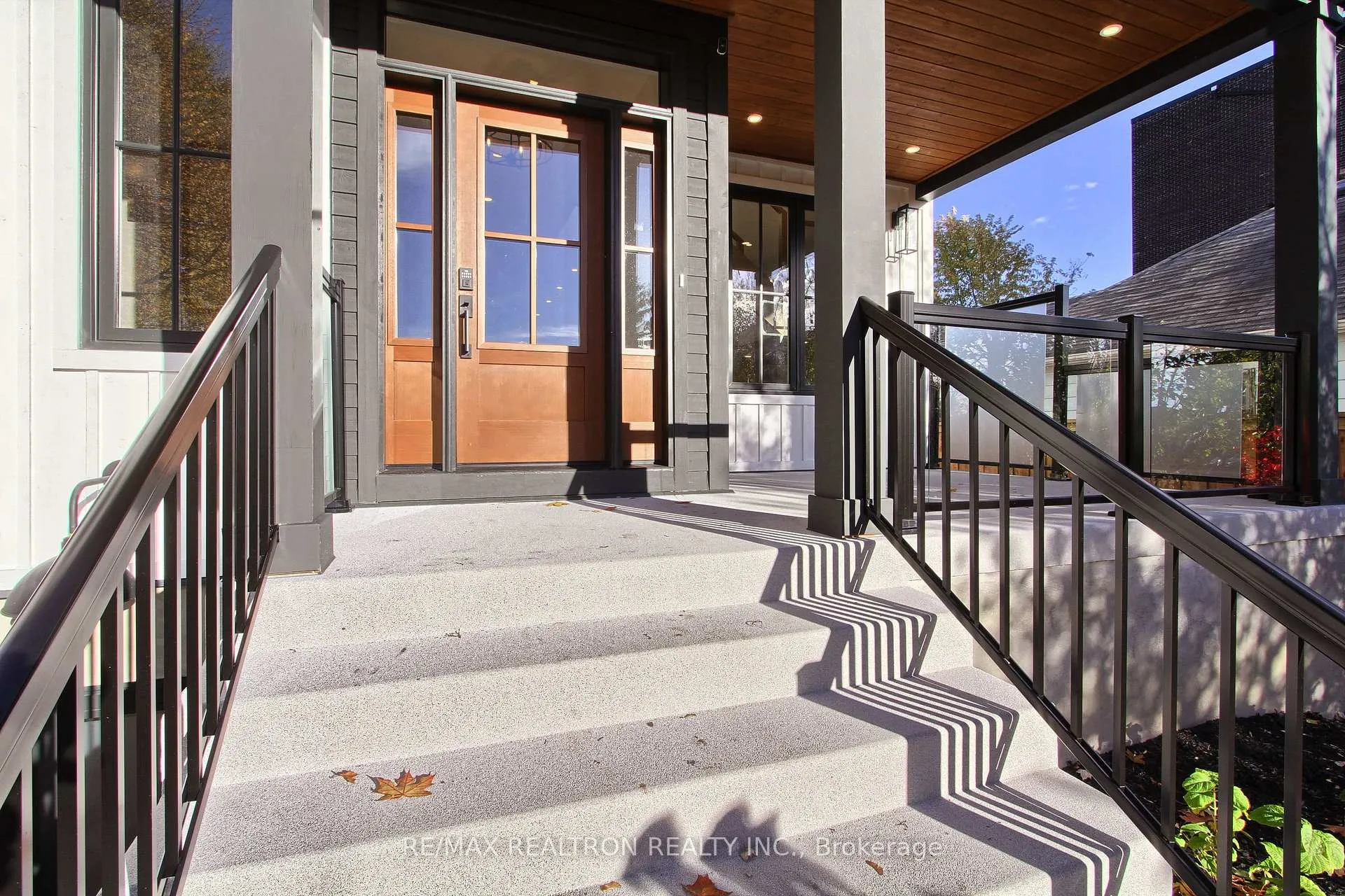 Photo 5 of 667 Pleasant Street, Pickering, Bay Ridges — HOMEH