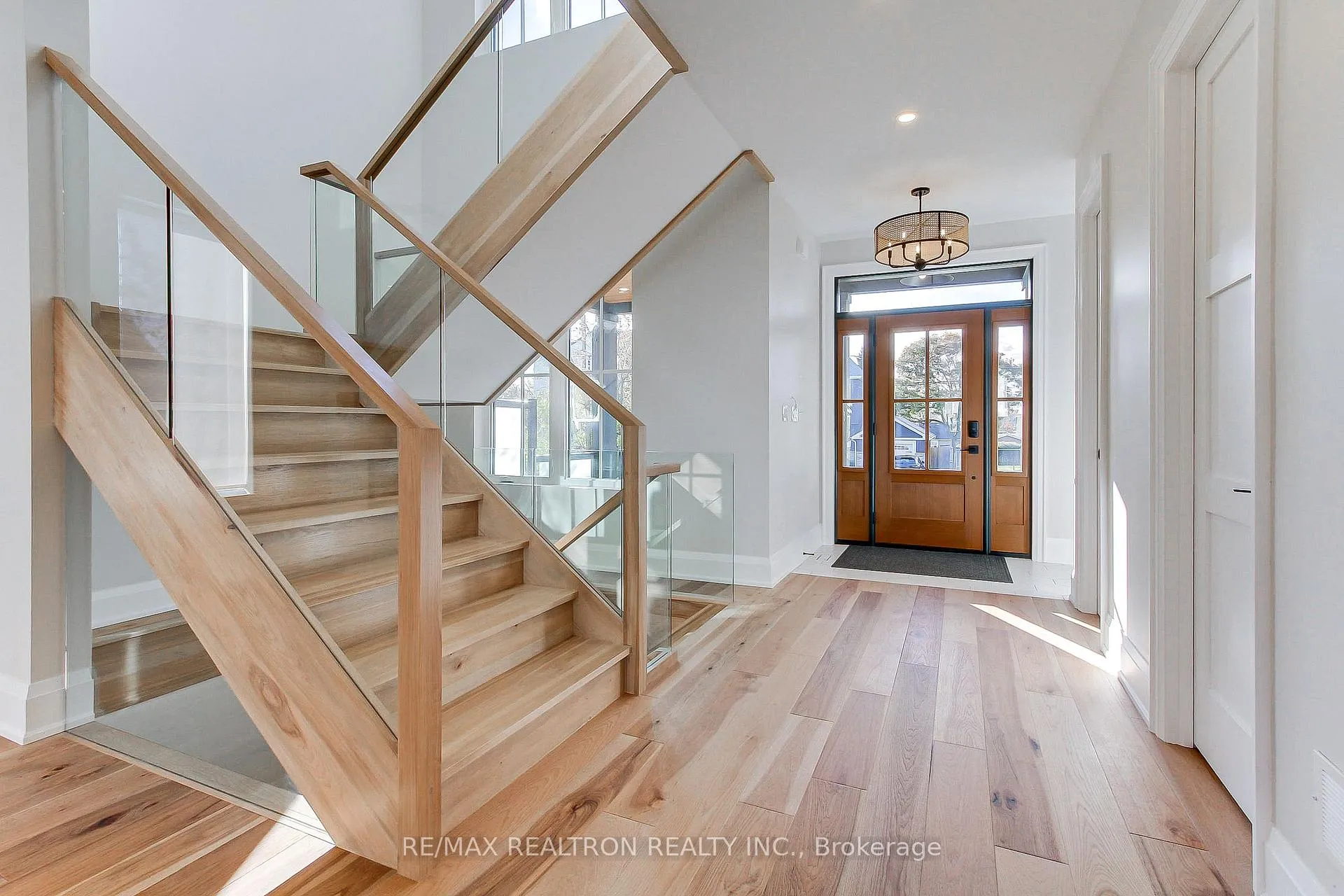 Photo 7 of 667 Pleasant Street, Pickering, Bay Ridges — HOMEH