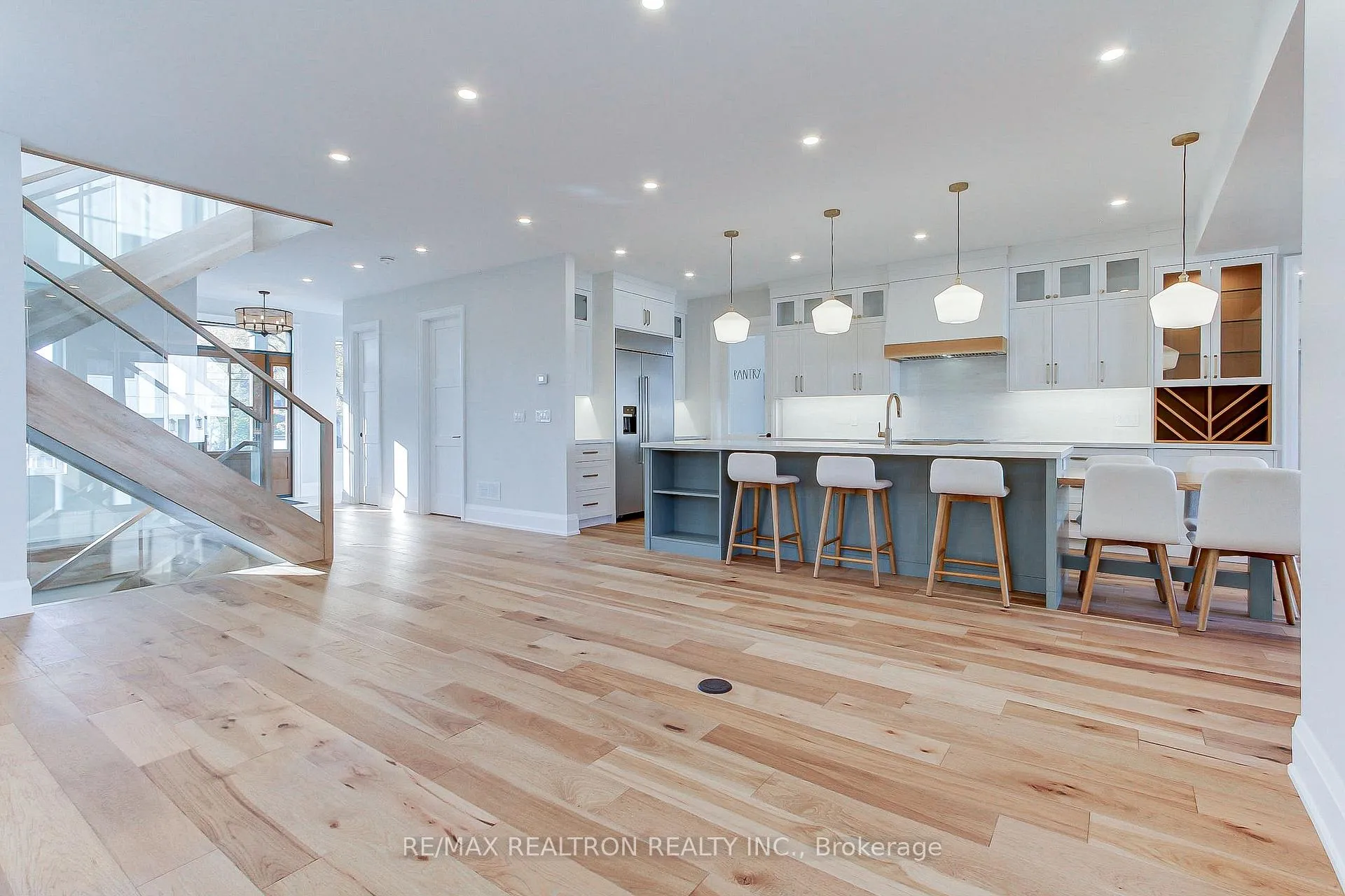 Photo 12 of 667 Pleasant Street, Pickering, Bay Ridges — HOMEH