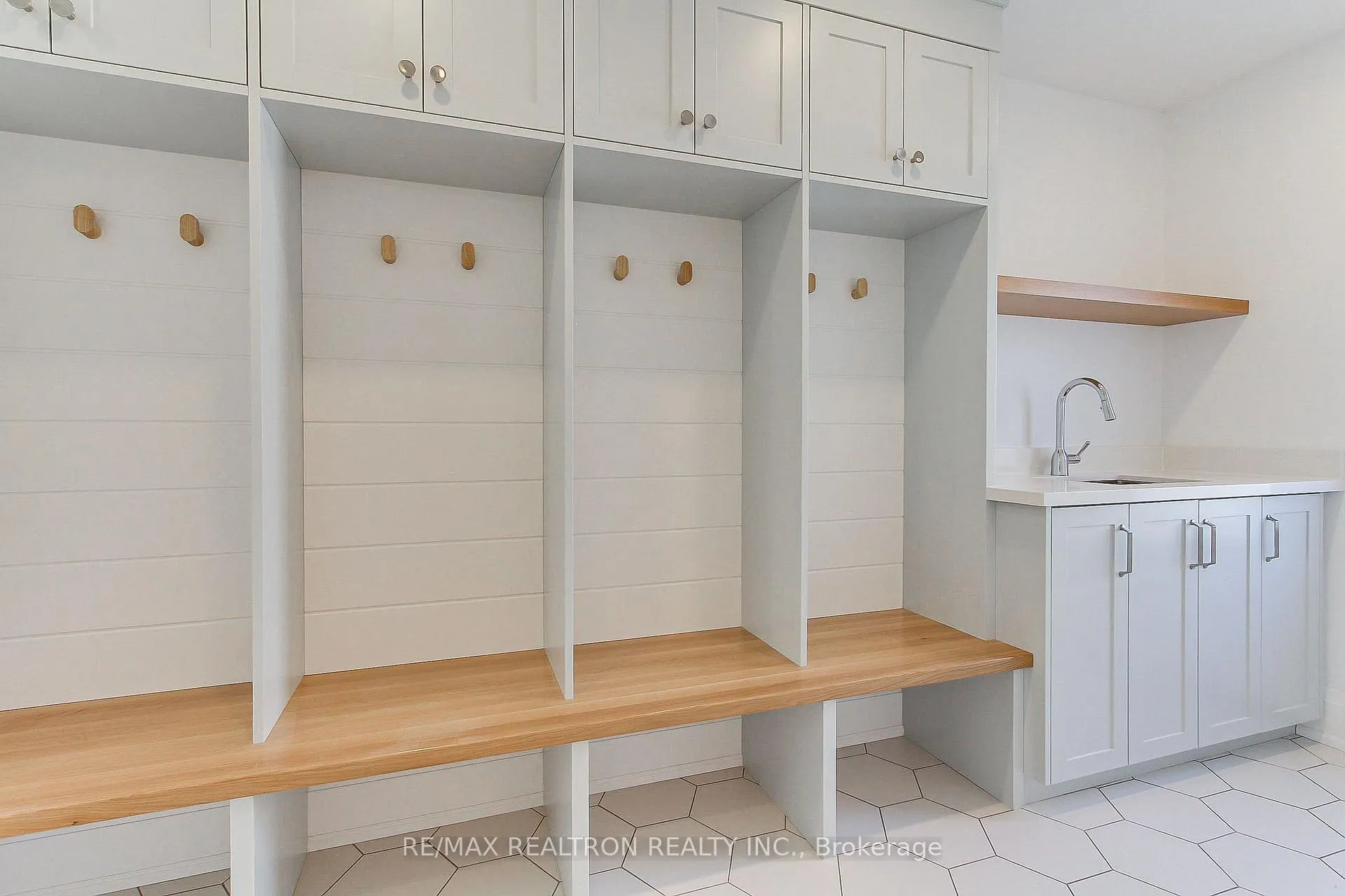 Photo 15 of 667 Pleasant Street, Pickering, Bay Ridges — HOMEH
