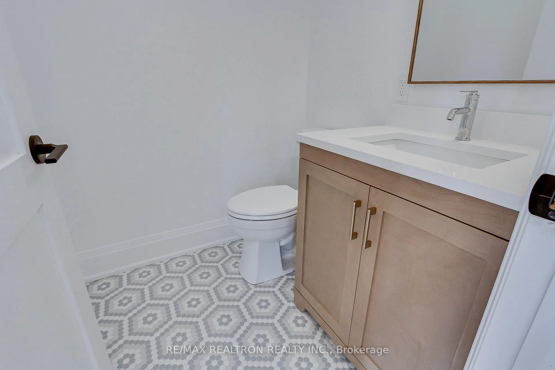 Photo 16 of 667 Pleasant Street, Pickering, Bay Ridges — HOMEH