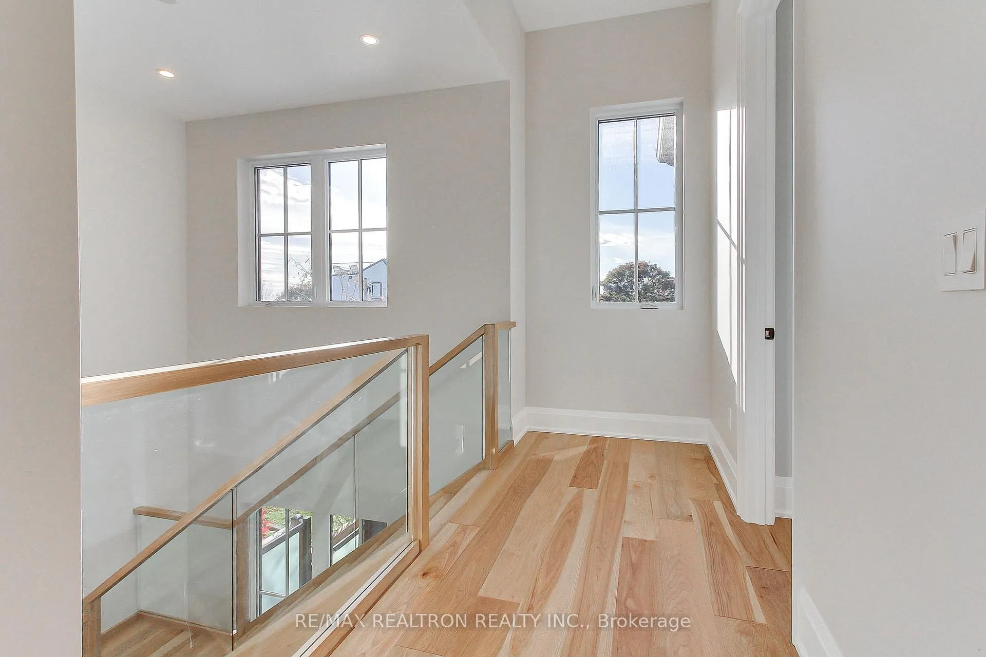 Photo 17 of 667 Pleasant Street, Pickering, Bay Ridges — HOMEH
