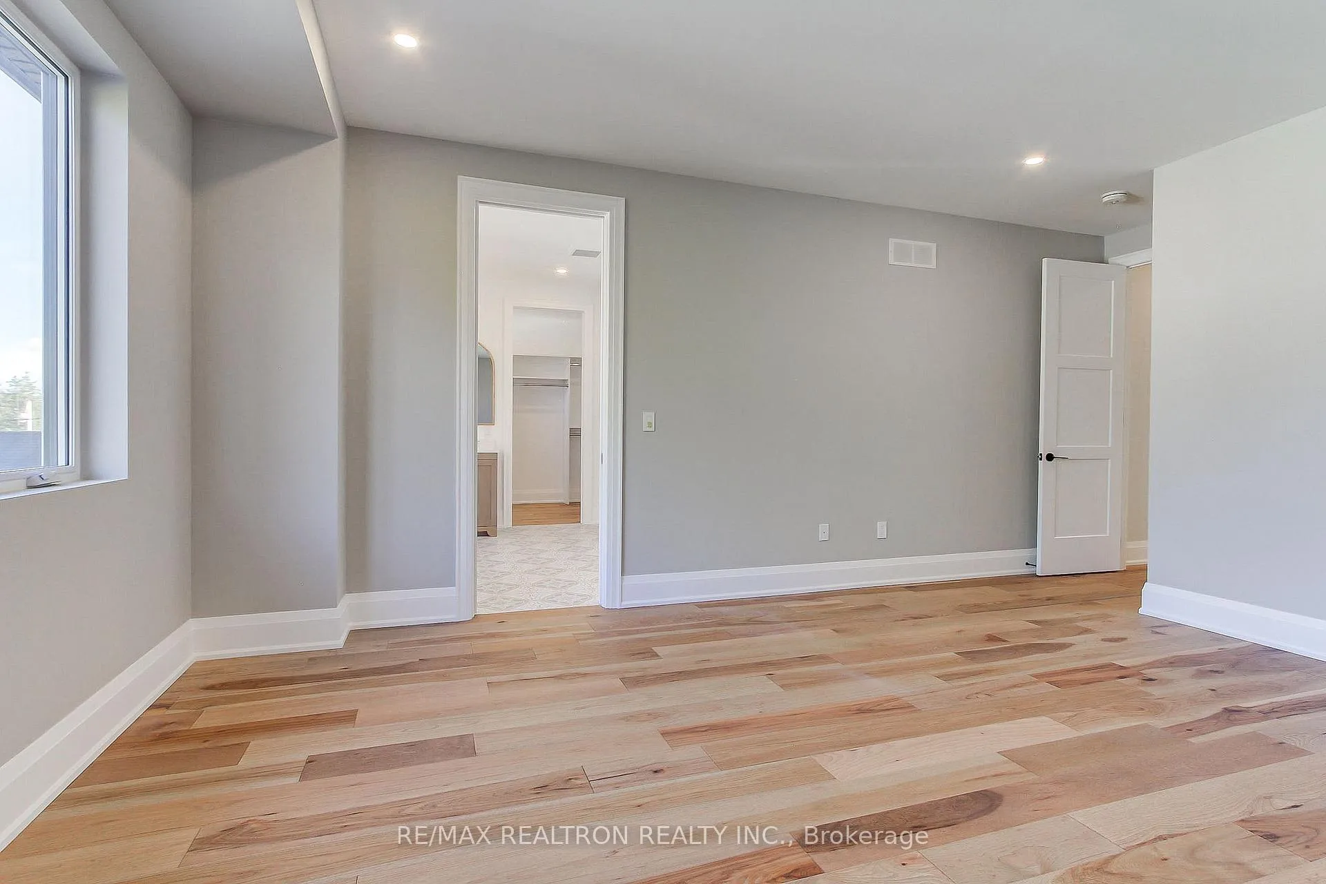 Photo 18 of 667 Pleasant Street, Pickering, Bay Ridges — HOMEH