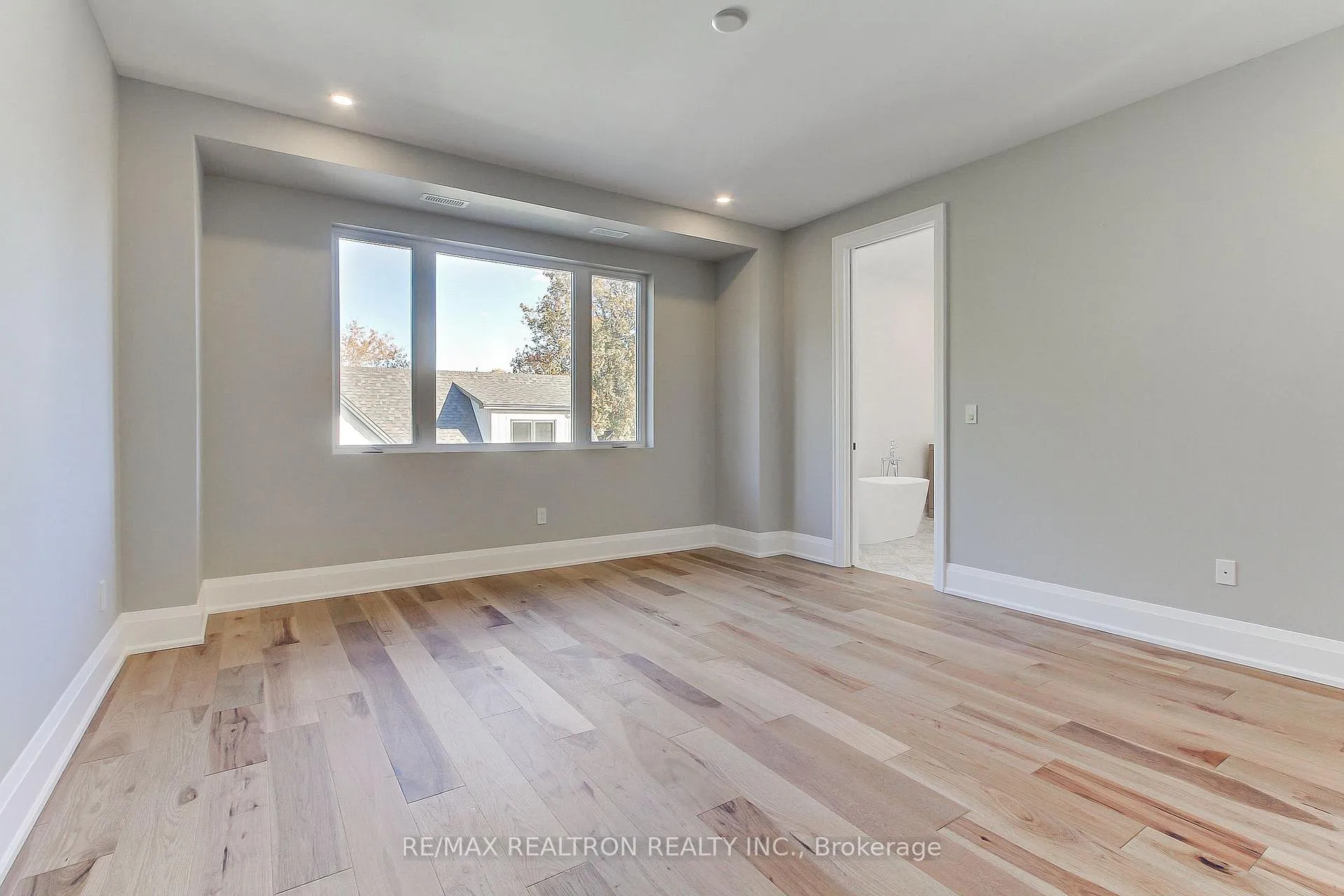 Photo 19 of 667 Pleasant Street, Pickering, Bay Ridges — HOMEH