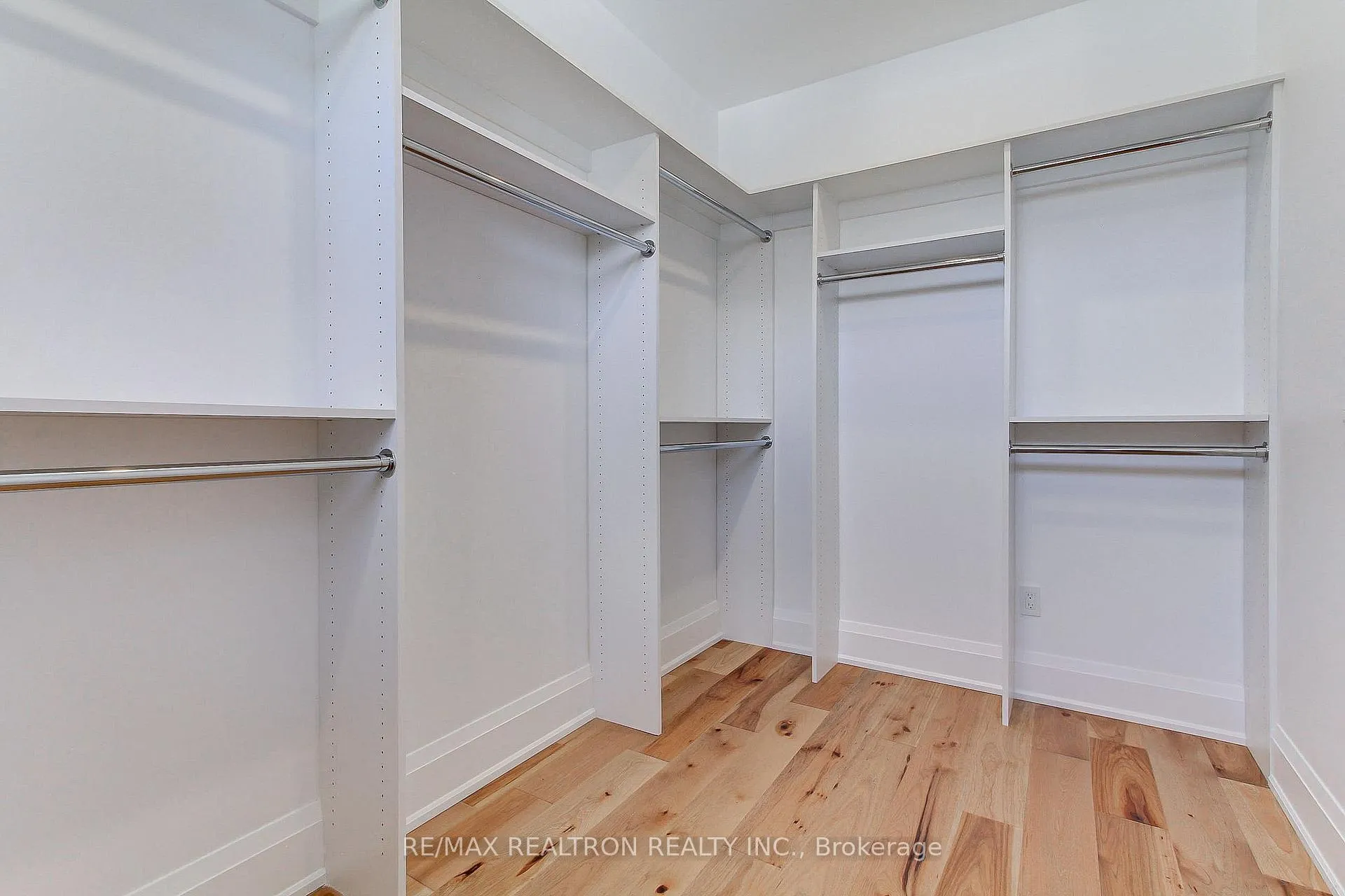 Photo 20 of 667 Pleasant Street, Pickering, Bay Ridges — HOMEH