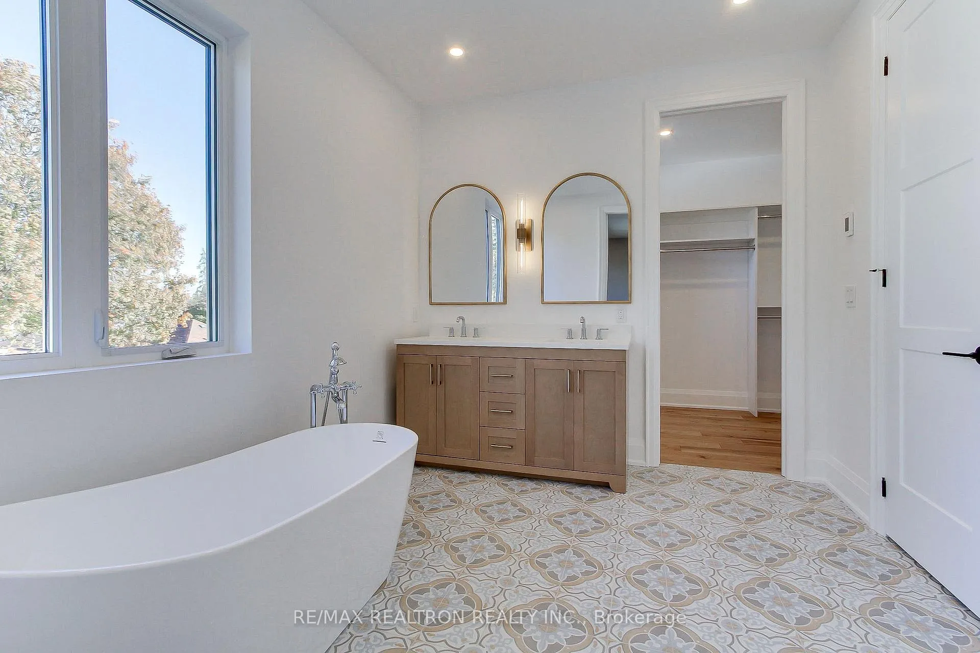Photo 21 of 667 Pleasant Street, Pickering, Bay Ridges — HOMEH